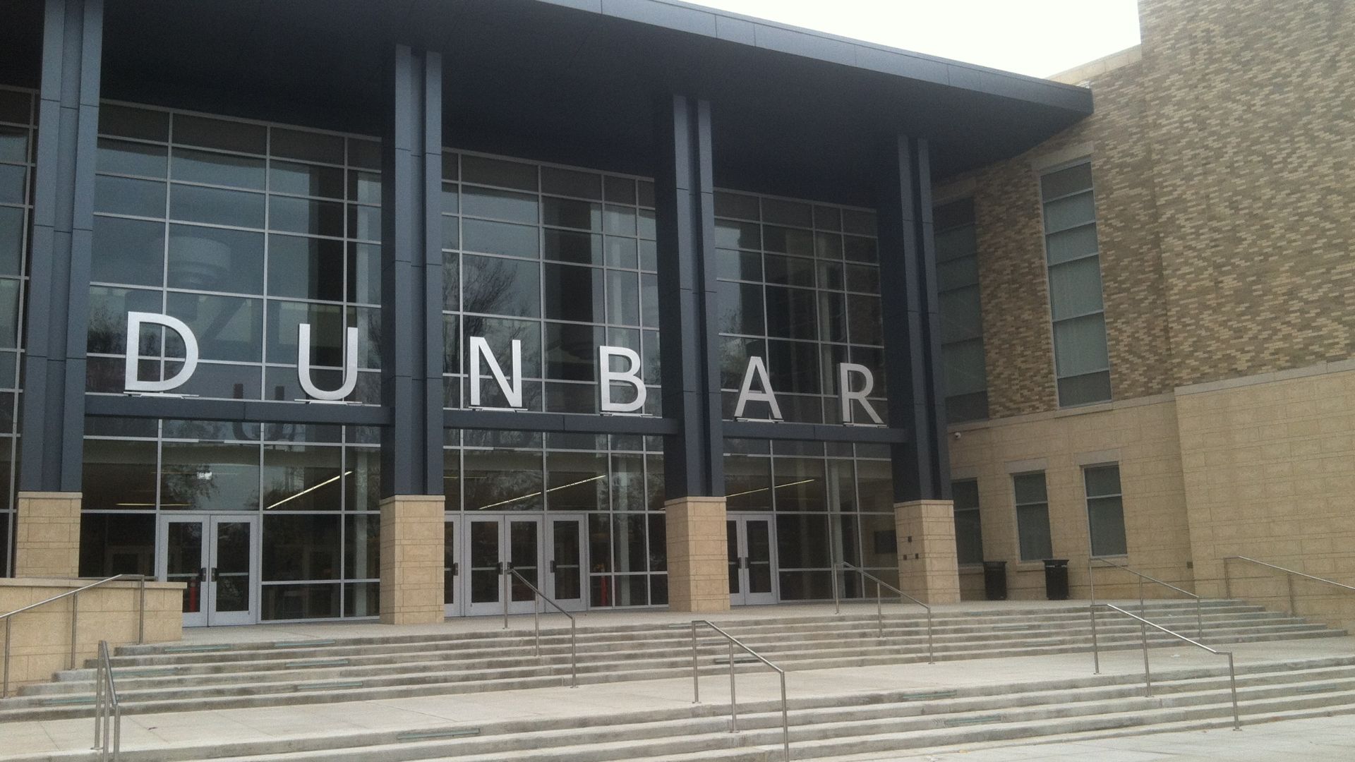 File:Dunbar High School DC (new building).jpg