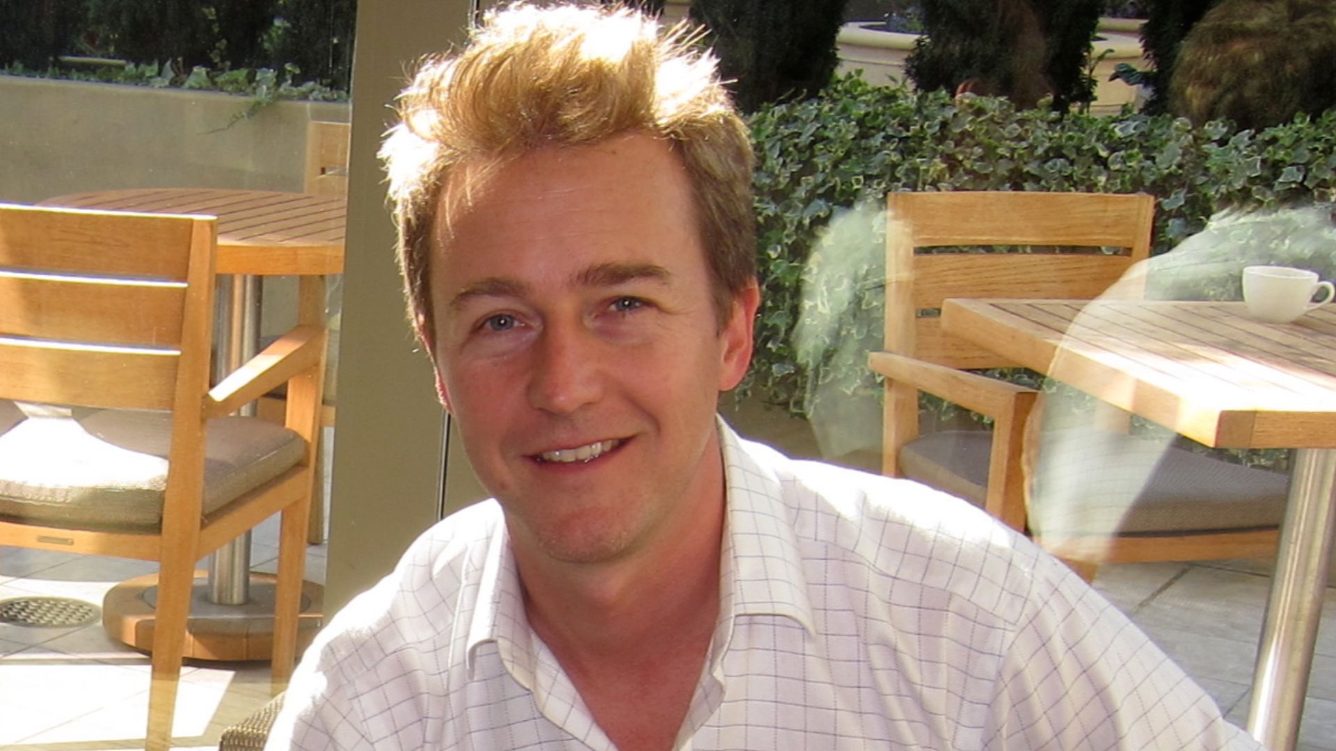File:Lunch with Edward Norton - Flickr - jurvetson.jpg
