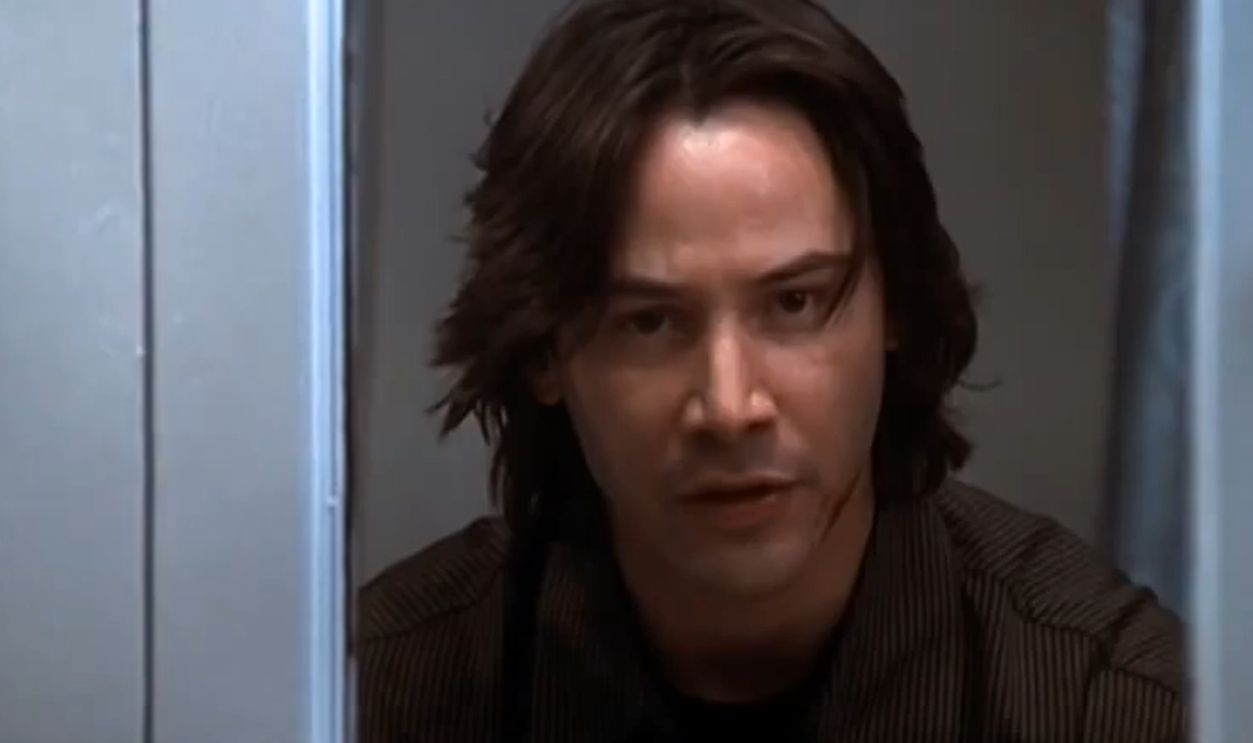 Screenshot from The Watcher (2000)