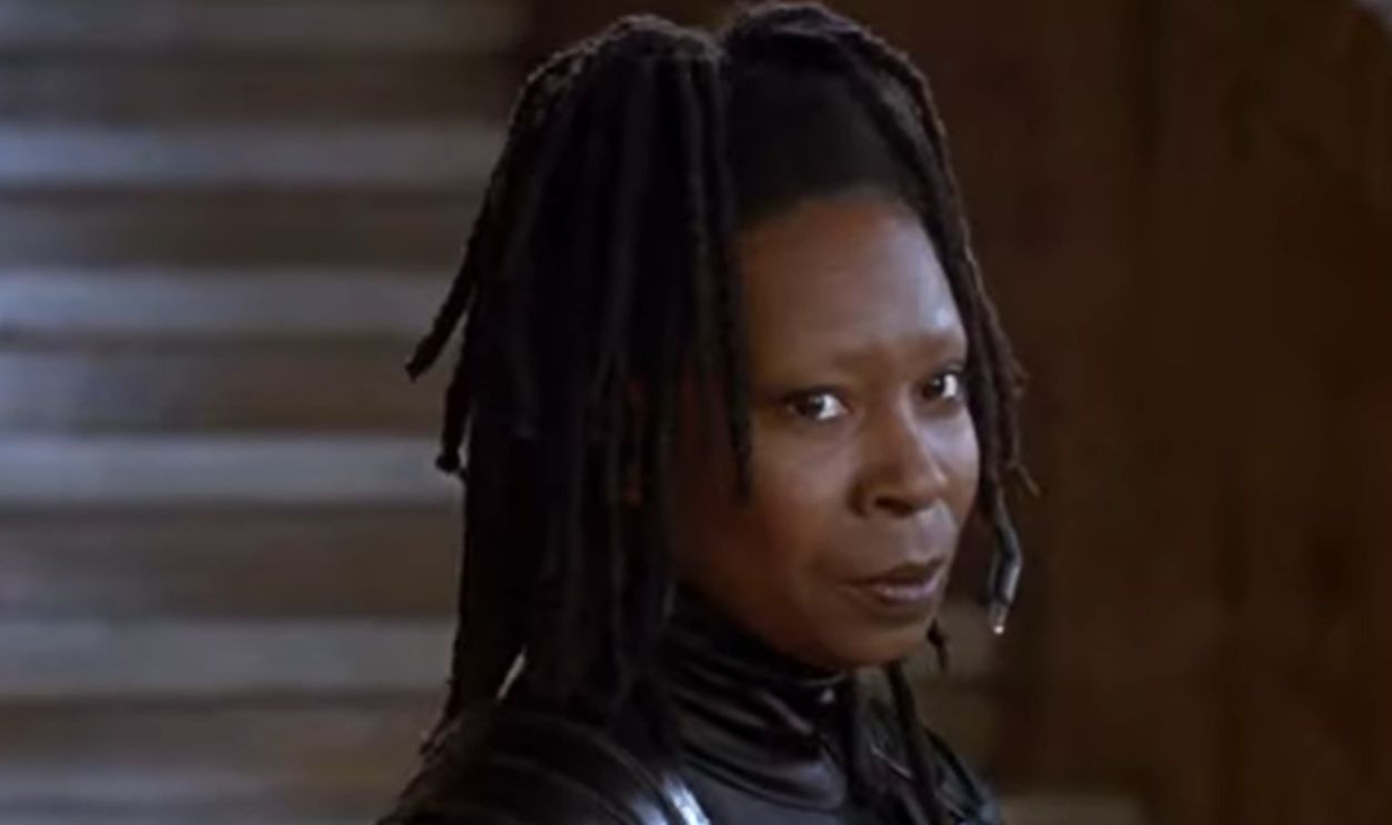 Screenshot from The Watcher (2000)