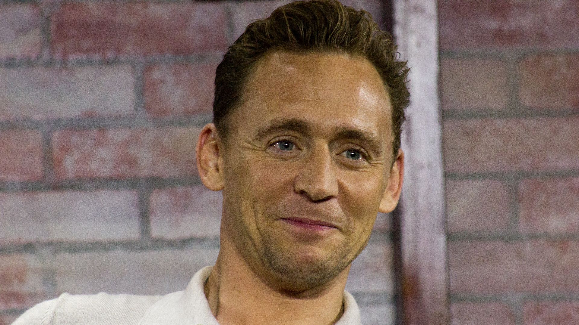File:Tom Hiddleston (28827414863).jpg