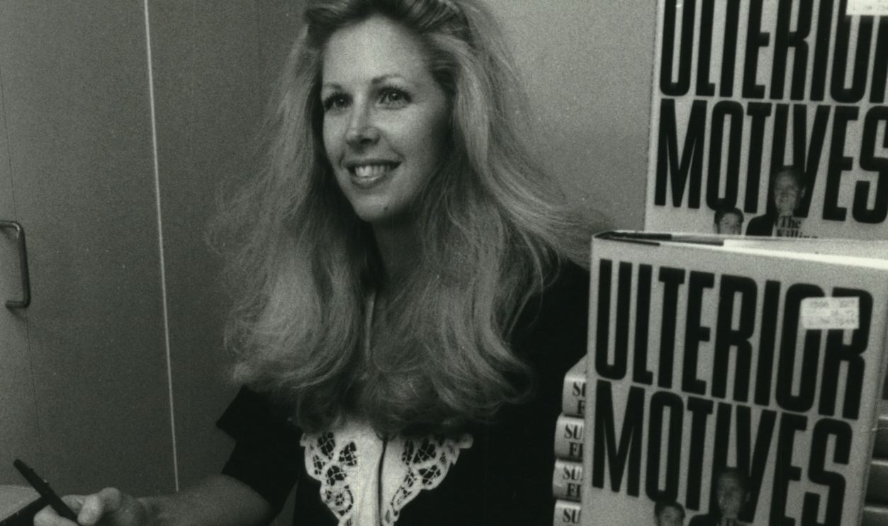 1987 Press Photo Author and former lawyer Suzanne Finstad of Houston