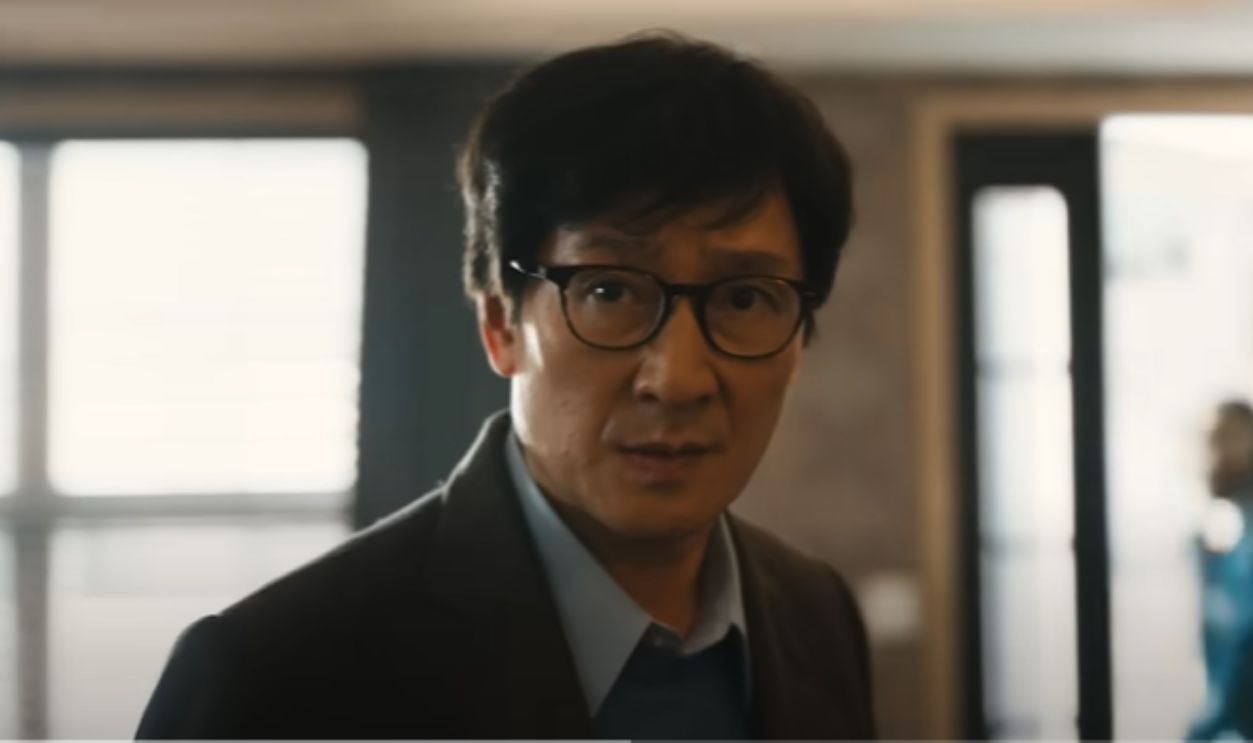 Screenshot from Love Hurts (2025)