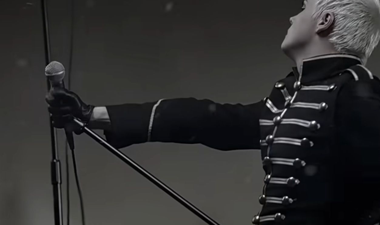 "Welcome to the Black Parade" (My Chemical Romance)