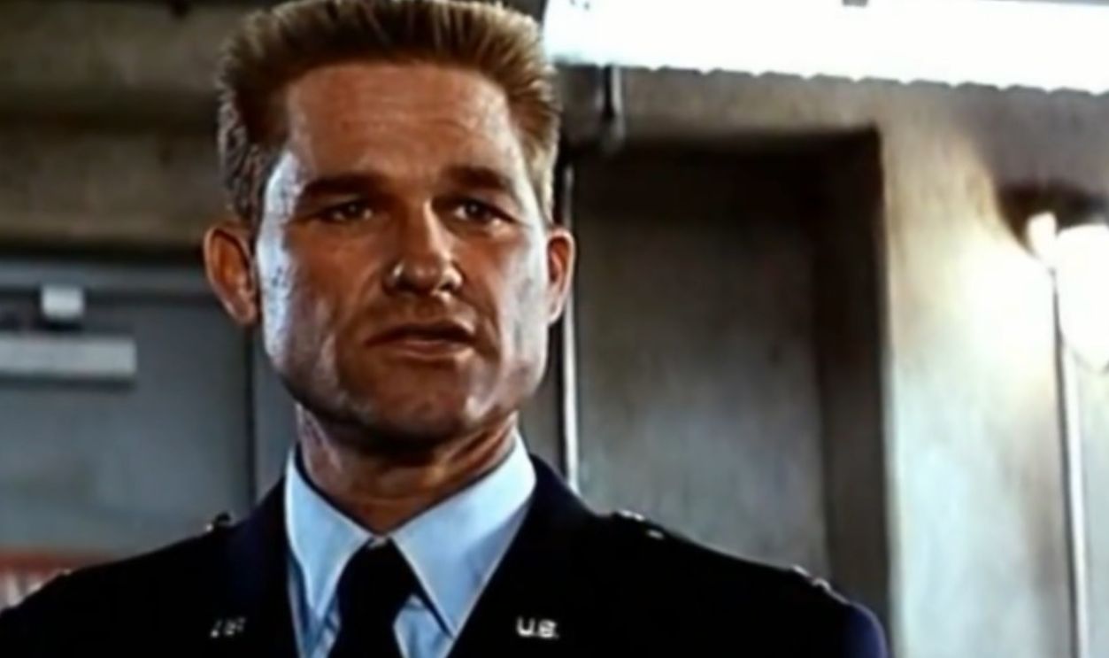 Screenshot from movie Stargate (1994)