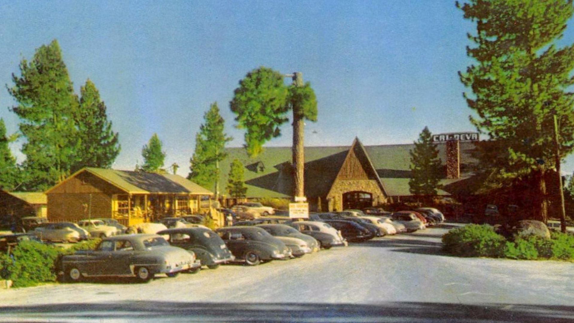 File:Cal Neva Lodge.jpg