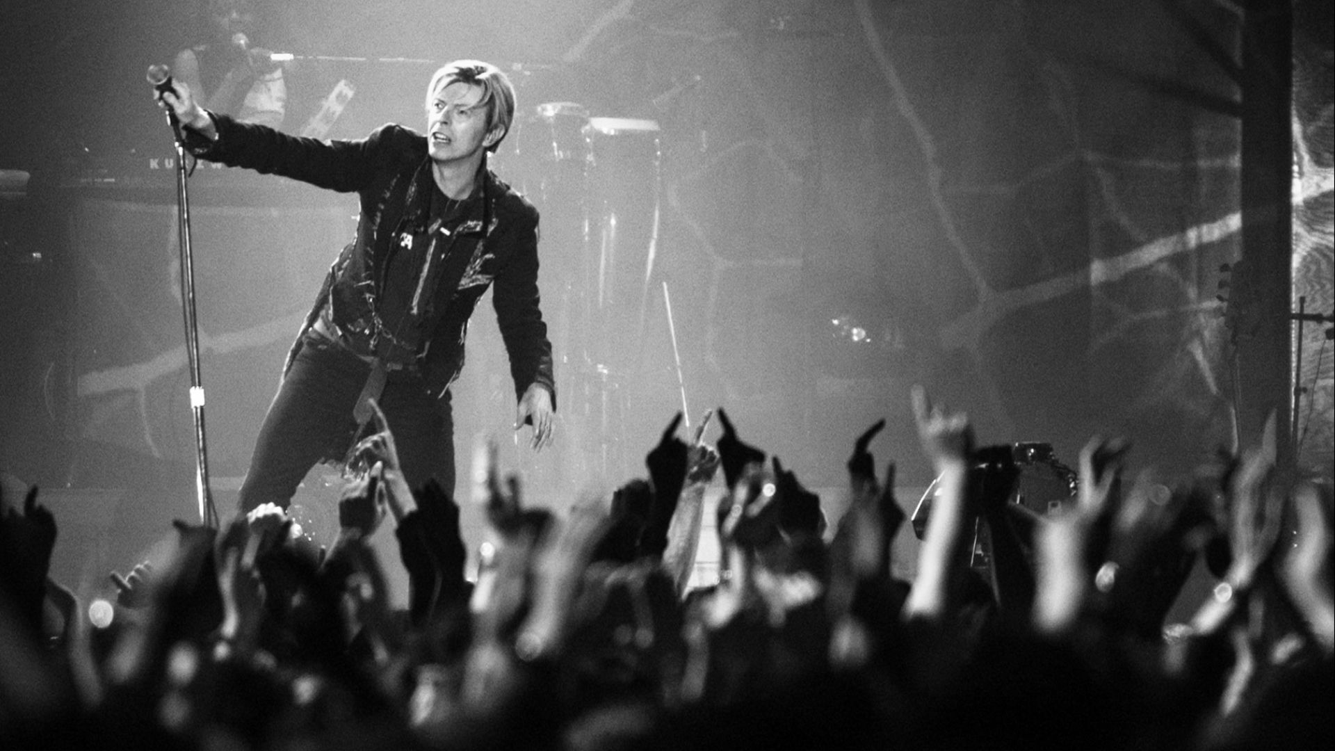 File:David Bowie (135687113).jpeg