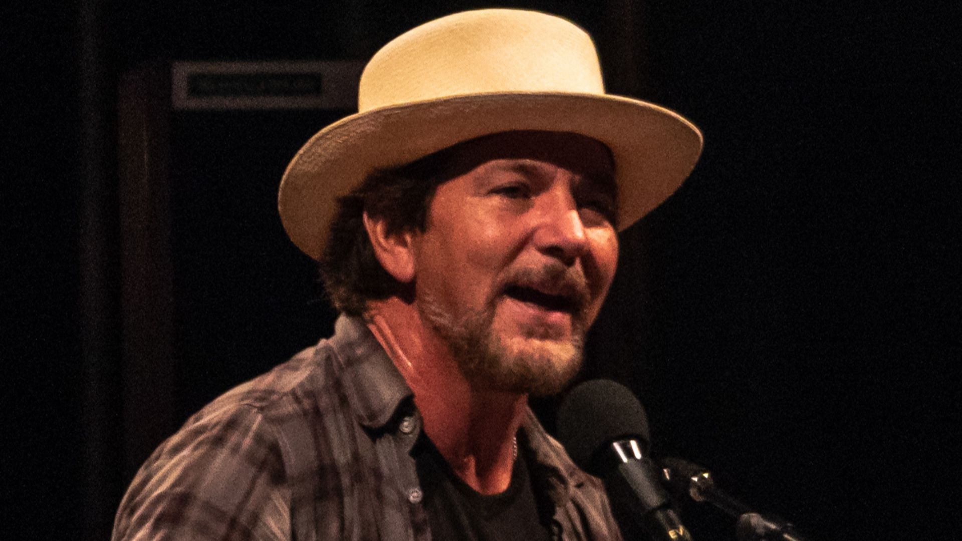 File:Eddie Vedder 2018.jpg