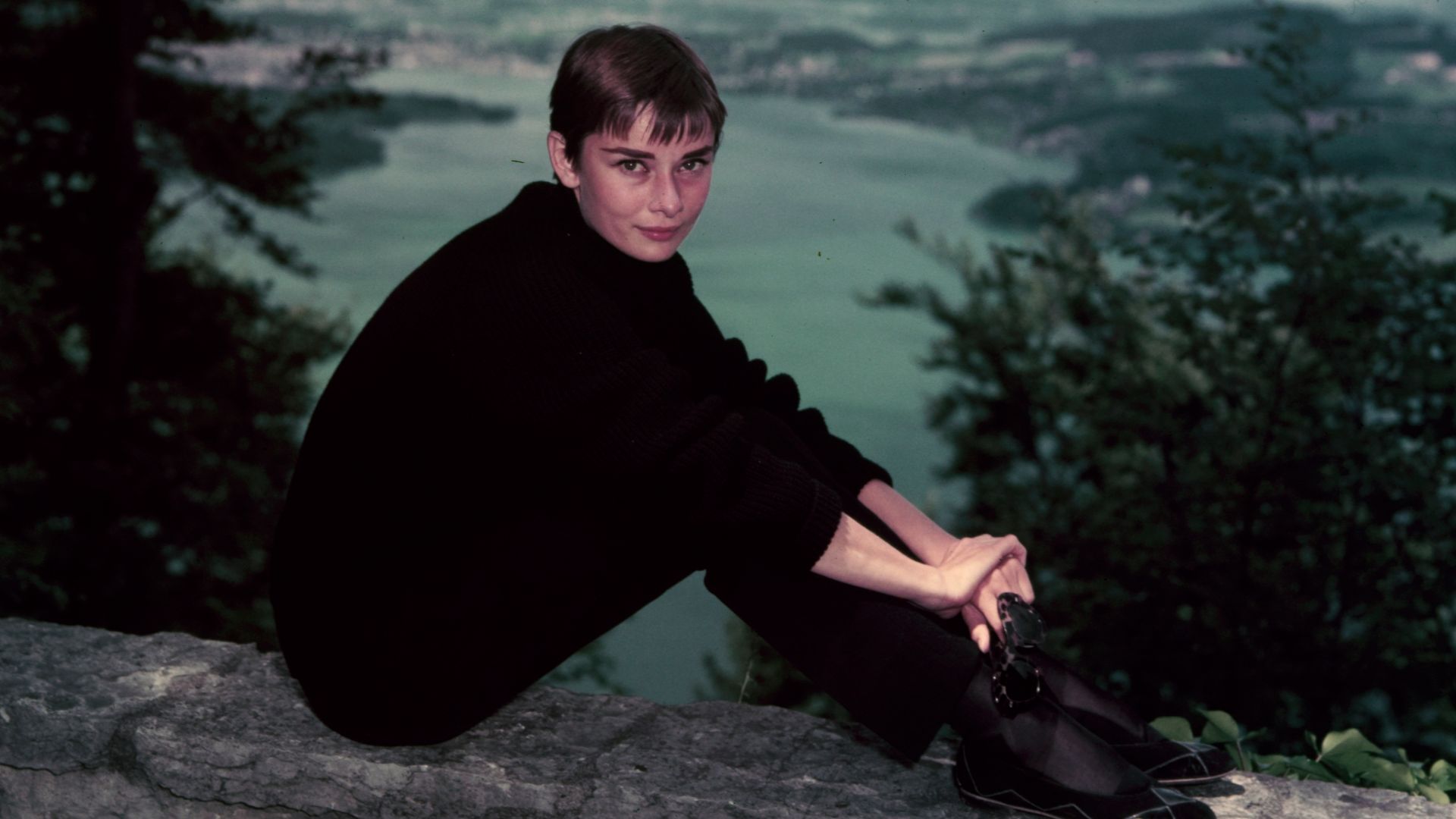 File:Audrey Hepburn auf dem Bürgenstock (16).jpg