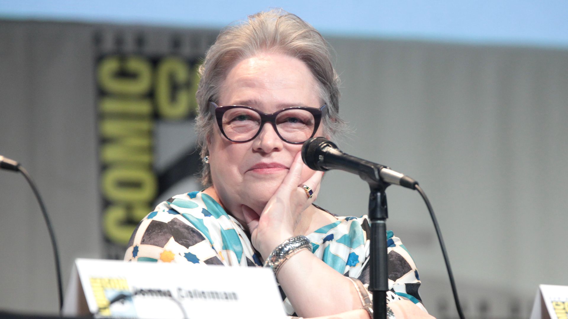 File:SDCC 2015 - Kathy Bates (19711594786).jpg