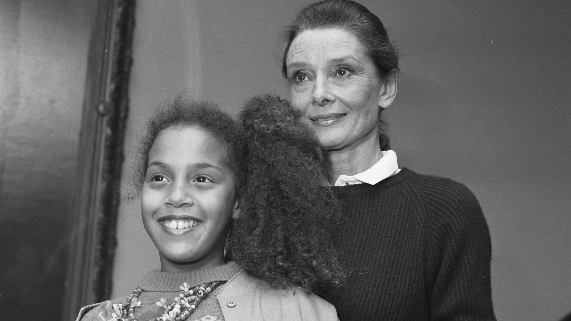 File:Audrey Hepburn in Nederland ter gelegenheid van de Danny Kaye Award, samen met, Bestanddeelnr 934-5055.jpg