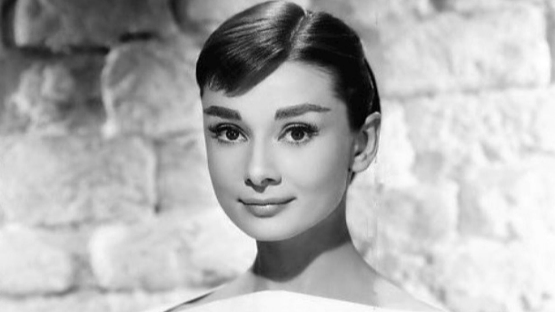 File:Audrey Hepburn 1956 (2).jpg