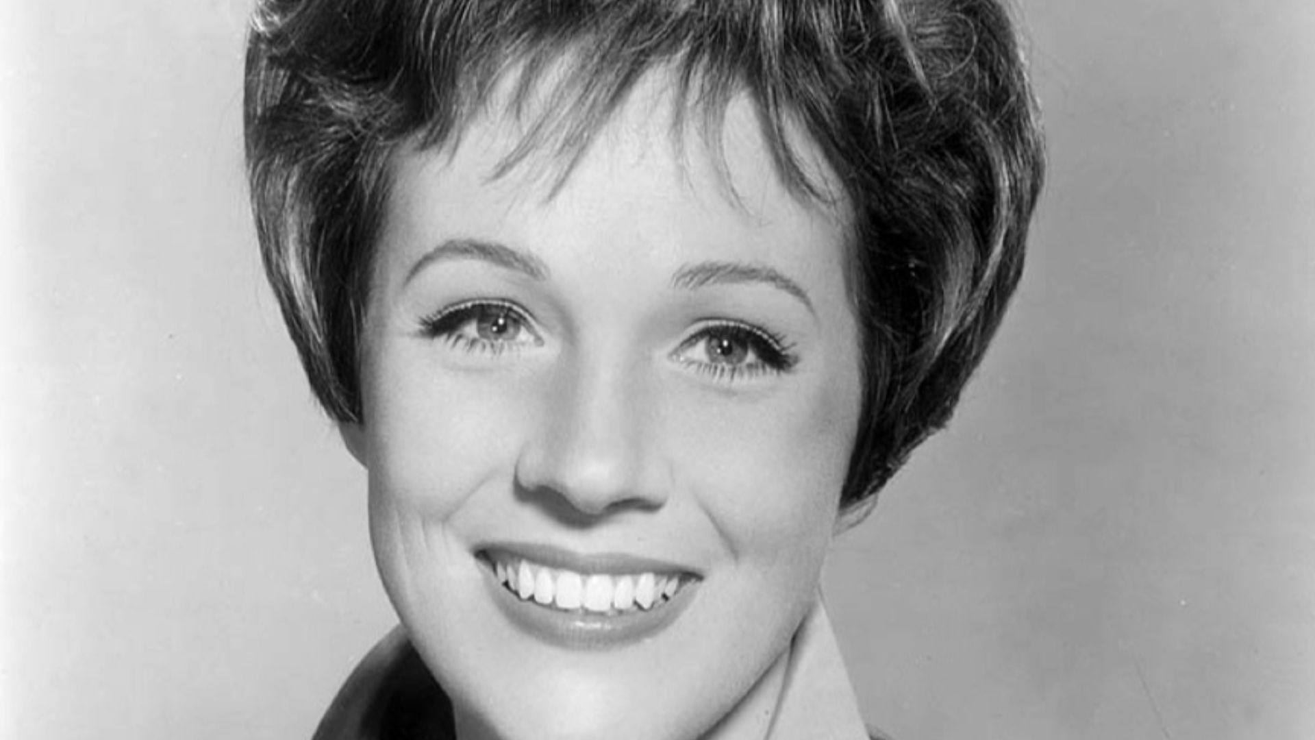 File:Julie Andrews - portrait.jpg