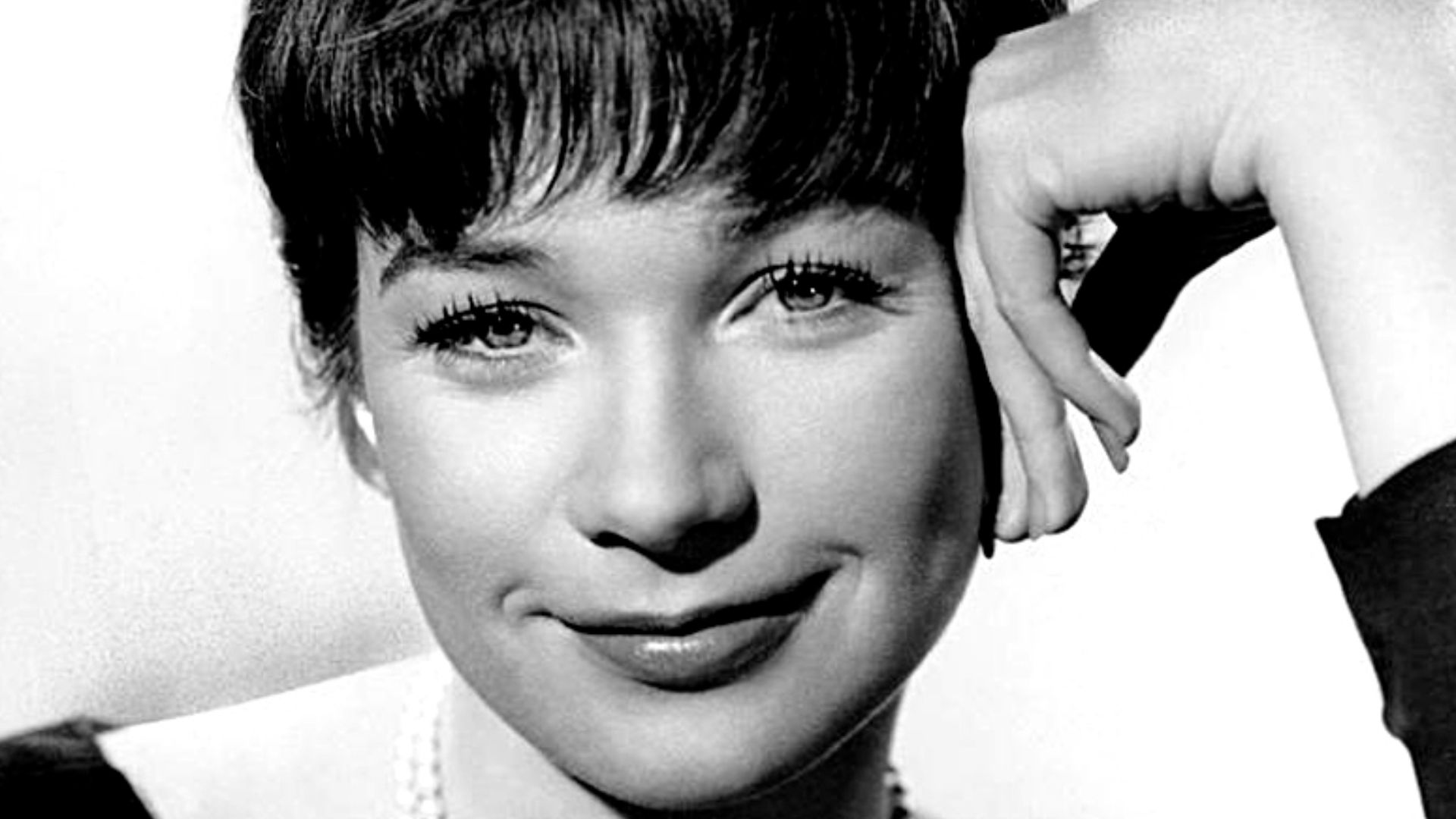 File:Shirley MacLaine - 1960.jpg
