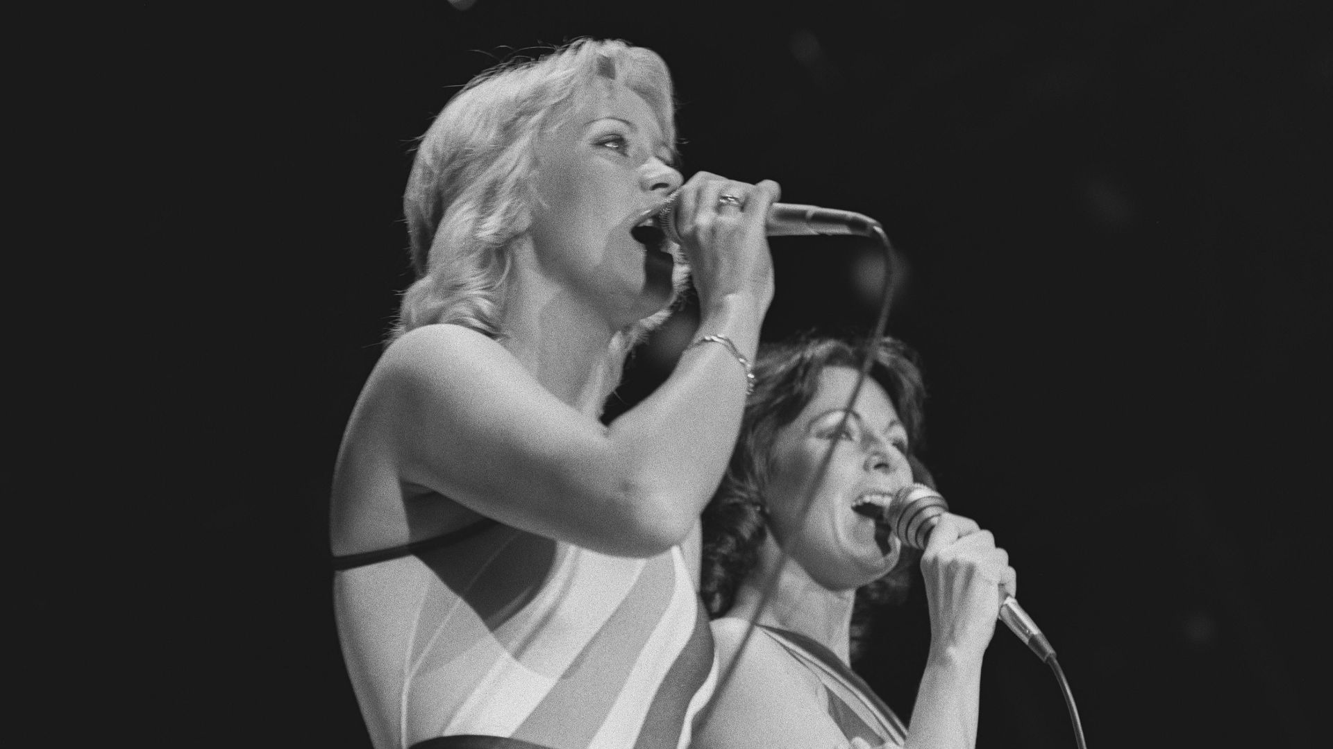 File:Agnetha Fältskog and Anni-Frid Lyngstad in Göteborg 1979.jpg