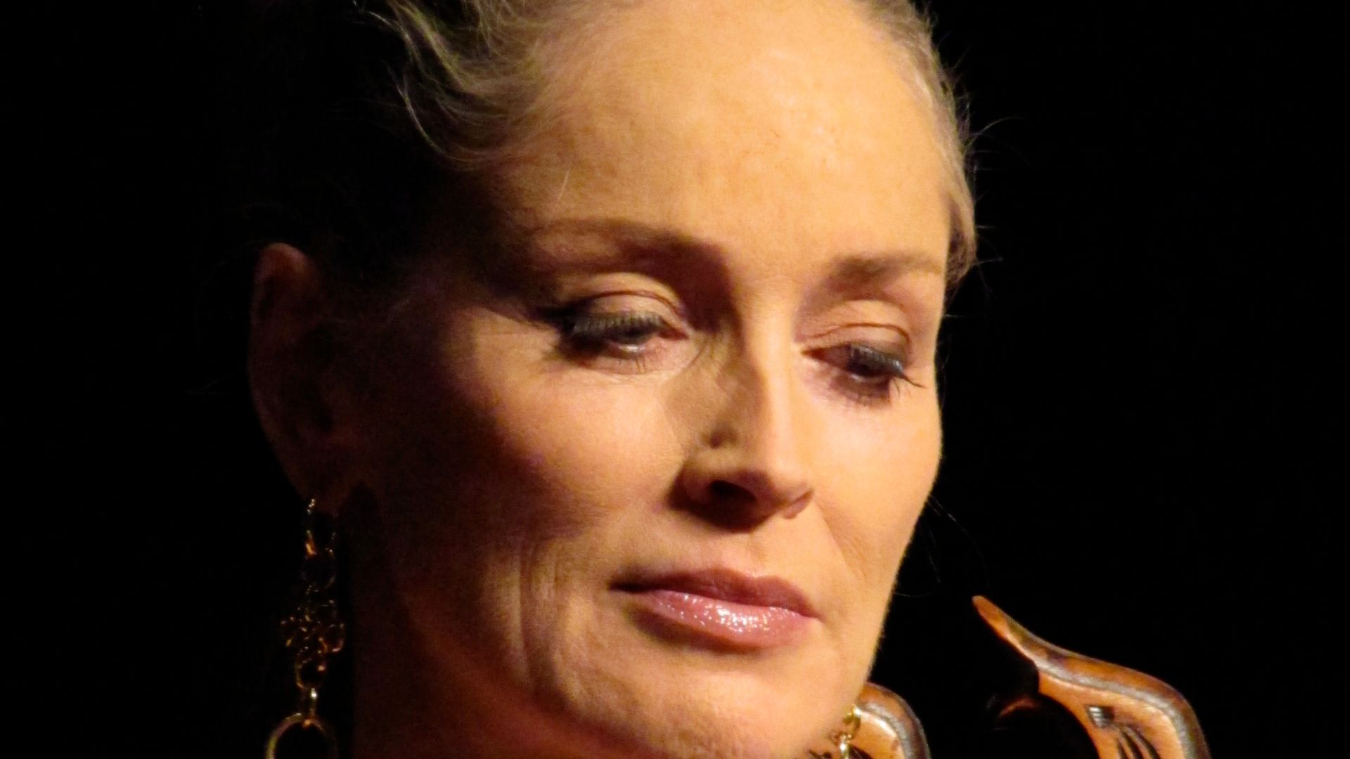 File:Sharon Stone in Singapore at the Lasalle College of the Arts.jpg