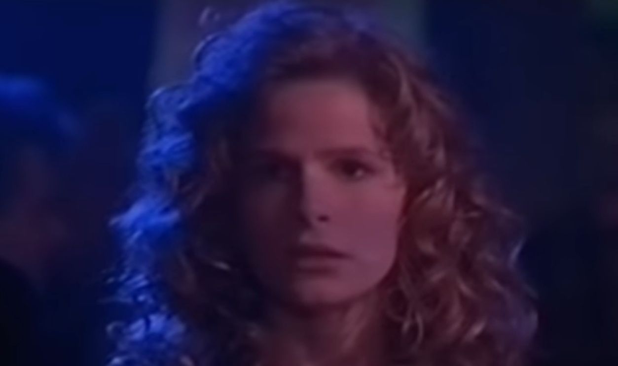 Screenshot from Singles (1992)