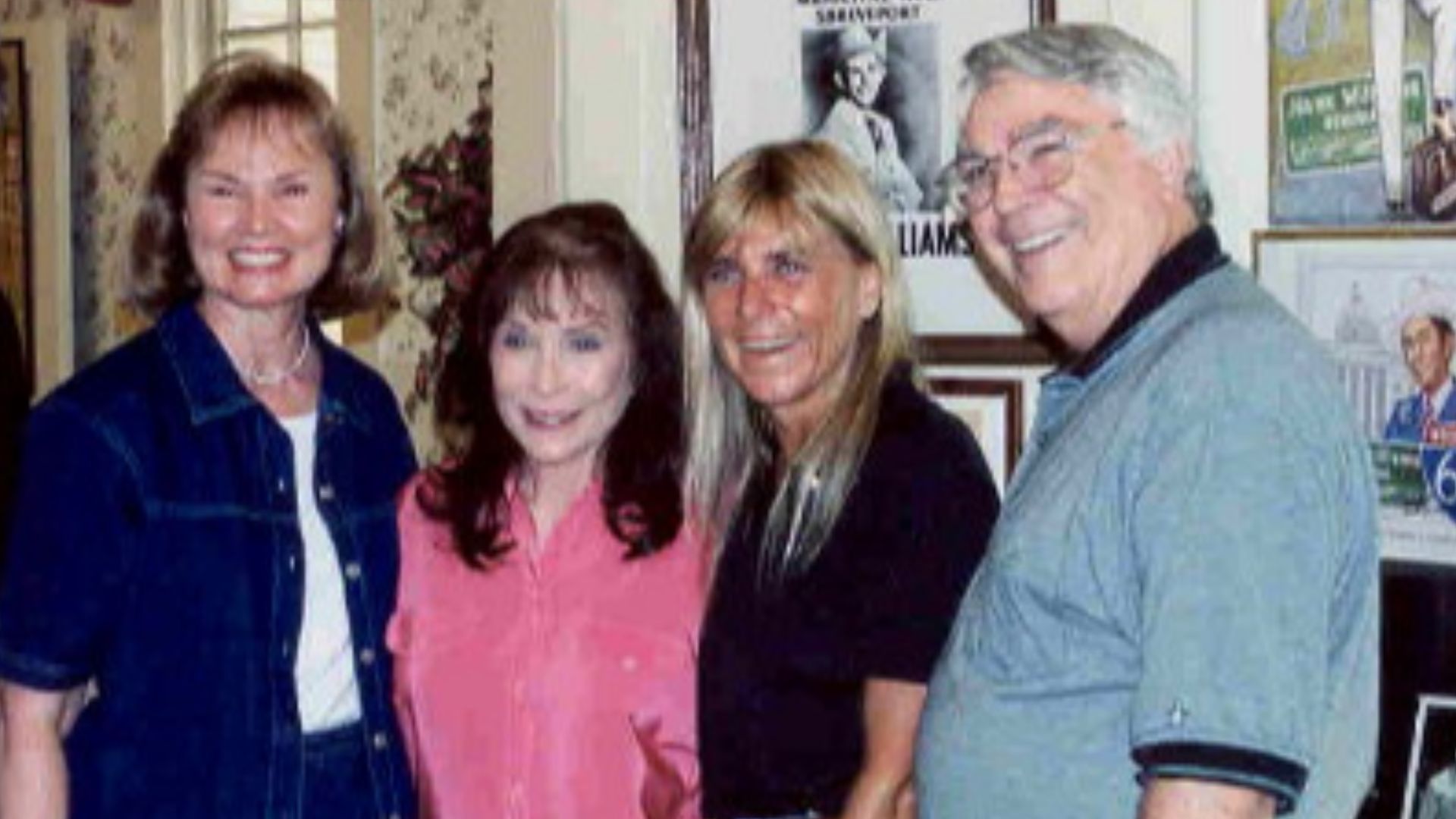 File:Terry Everett with Loretta Lynn and Jett Williams.jpg