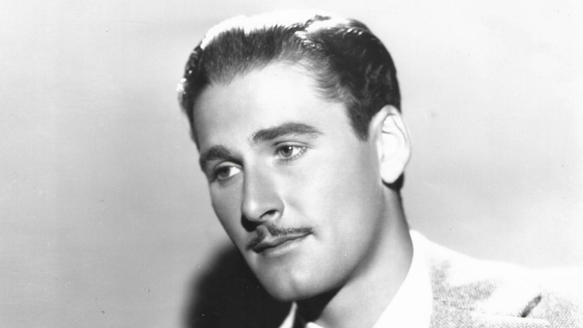 File:Errol Flynn Portrait.jpg