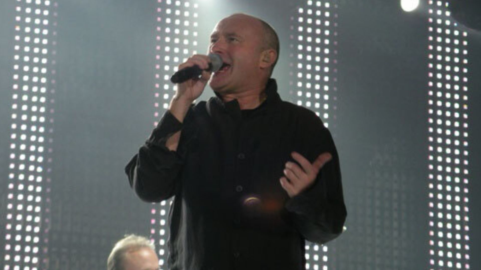 File:Phil Collins Duesseldorf (full).jpg