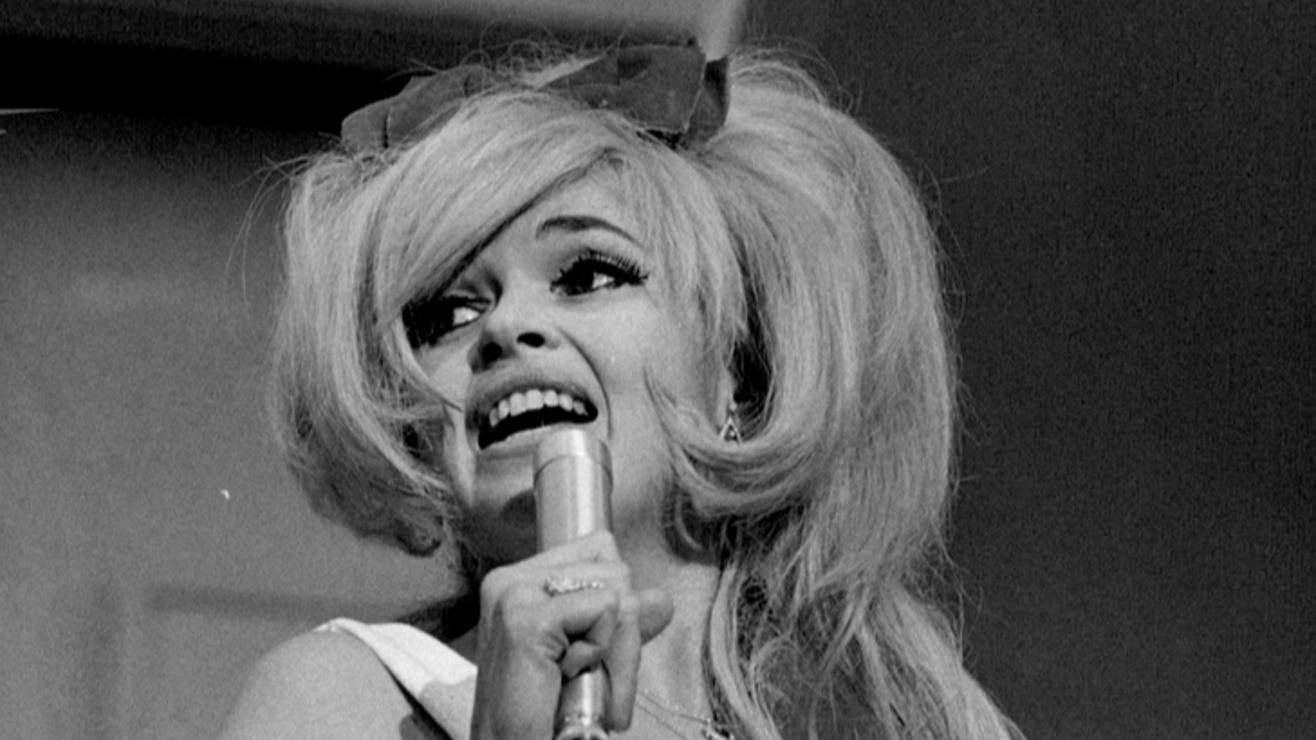 File:Jayne-Mansfield-performs-at-Grona-Lund-352045263891.jpg