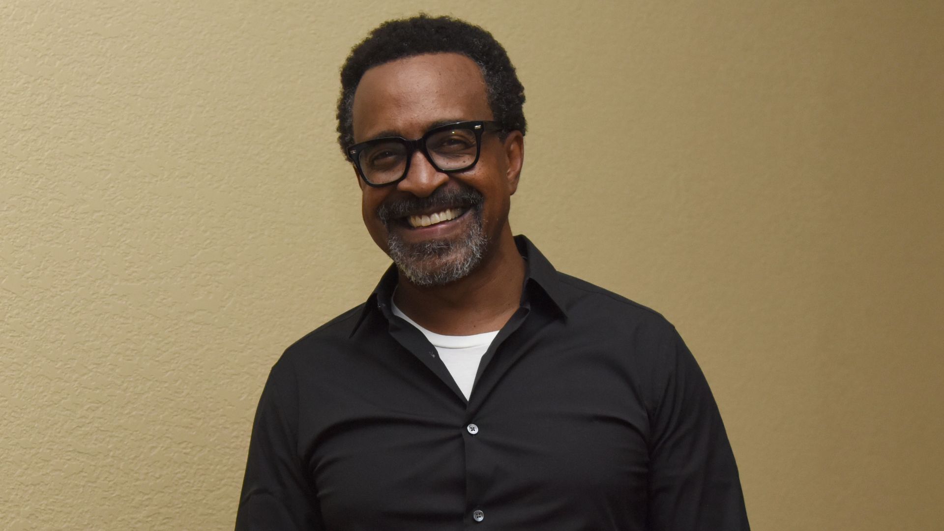 File:Tim Meadows brings laughter to Keesler 180714-F-BD983-0148.jpg