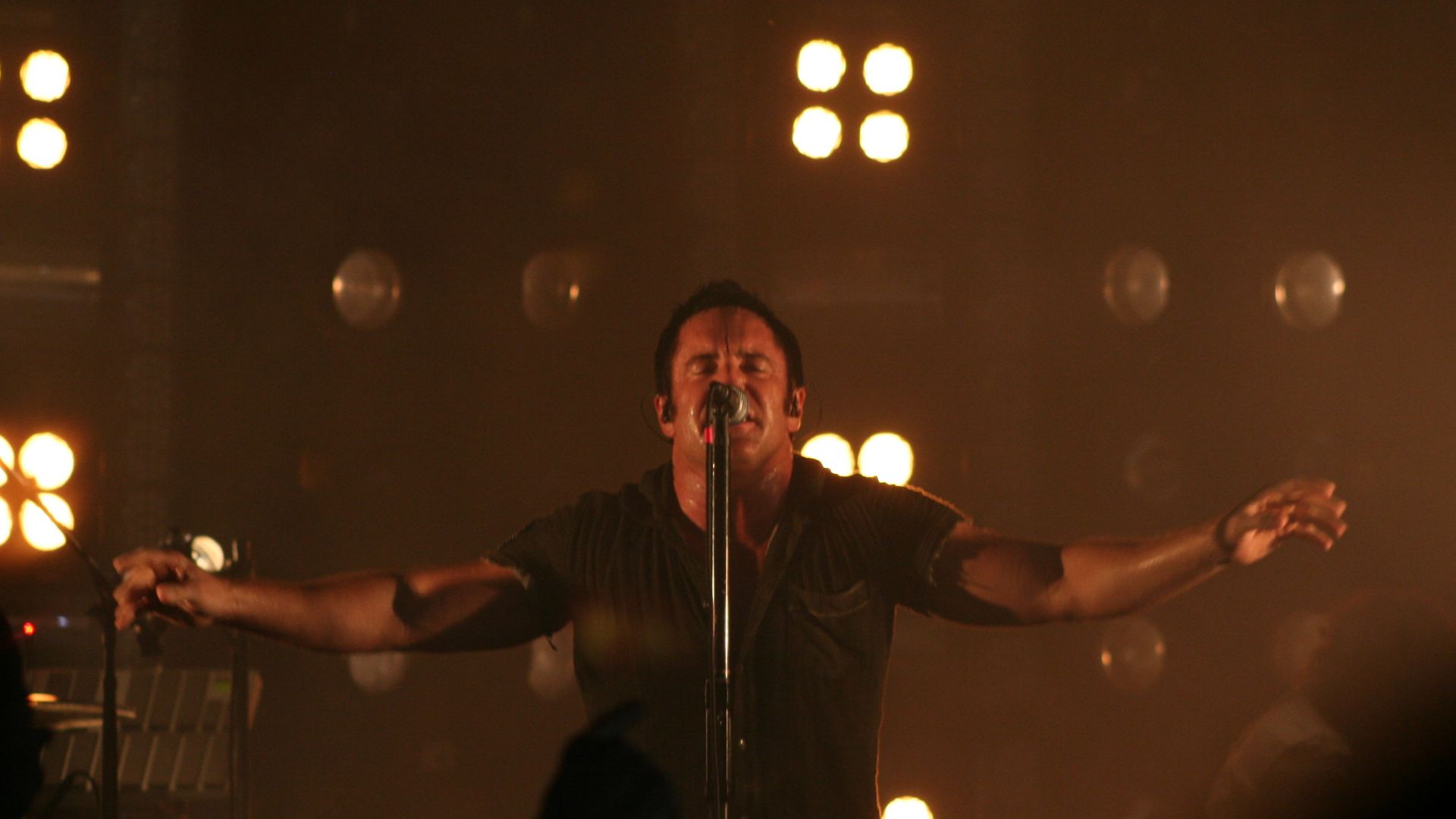 File:Nine Inch Nails (3605679585).jpg