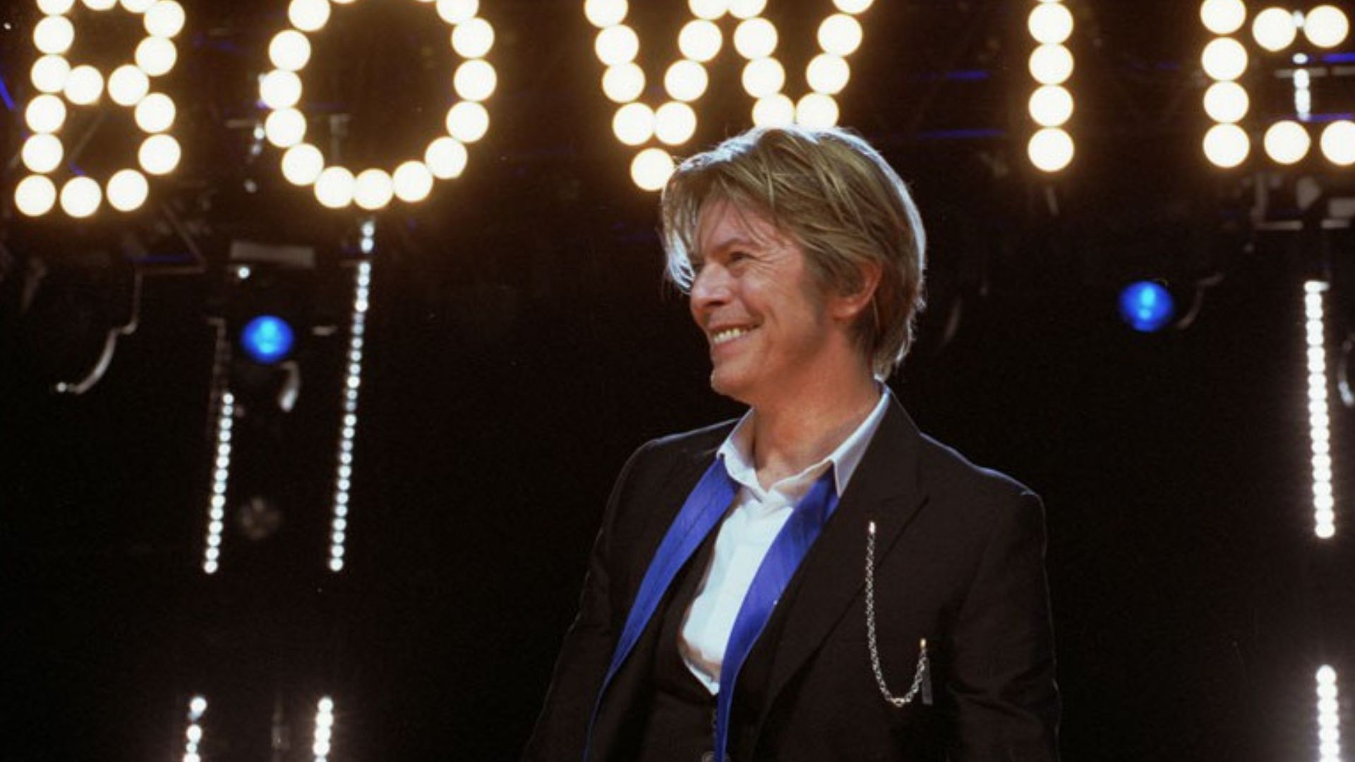 File:David-Bowie Chicago 2002-08-08 photoby Adam-Bielawski.jpg
