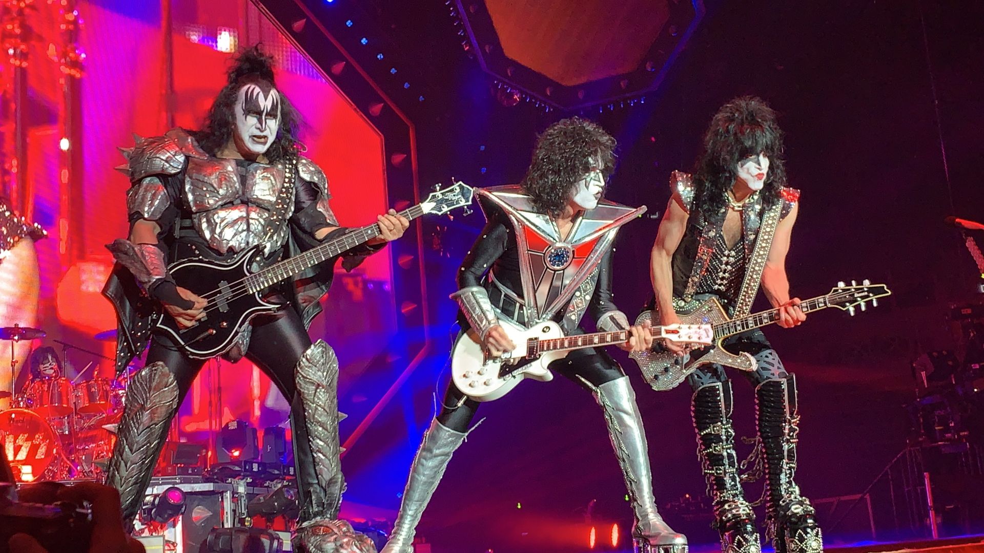 File:Kiss Cracow 2019.jpg