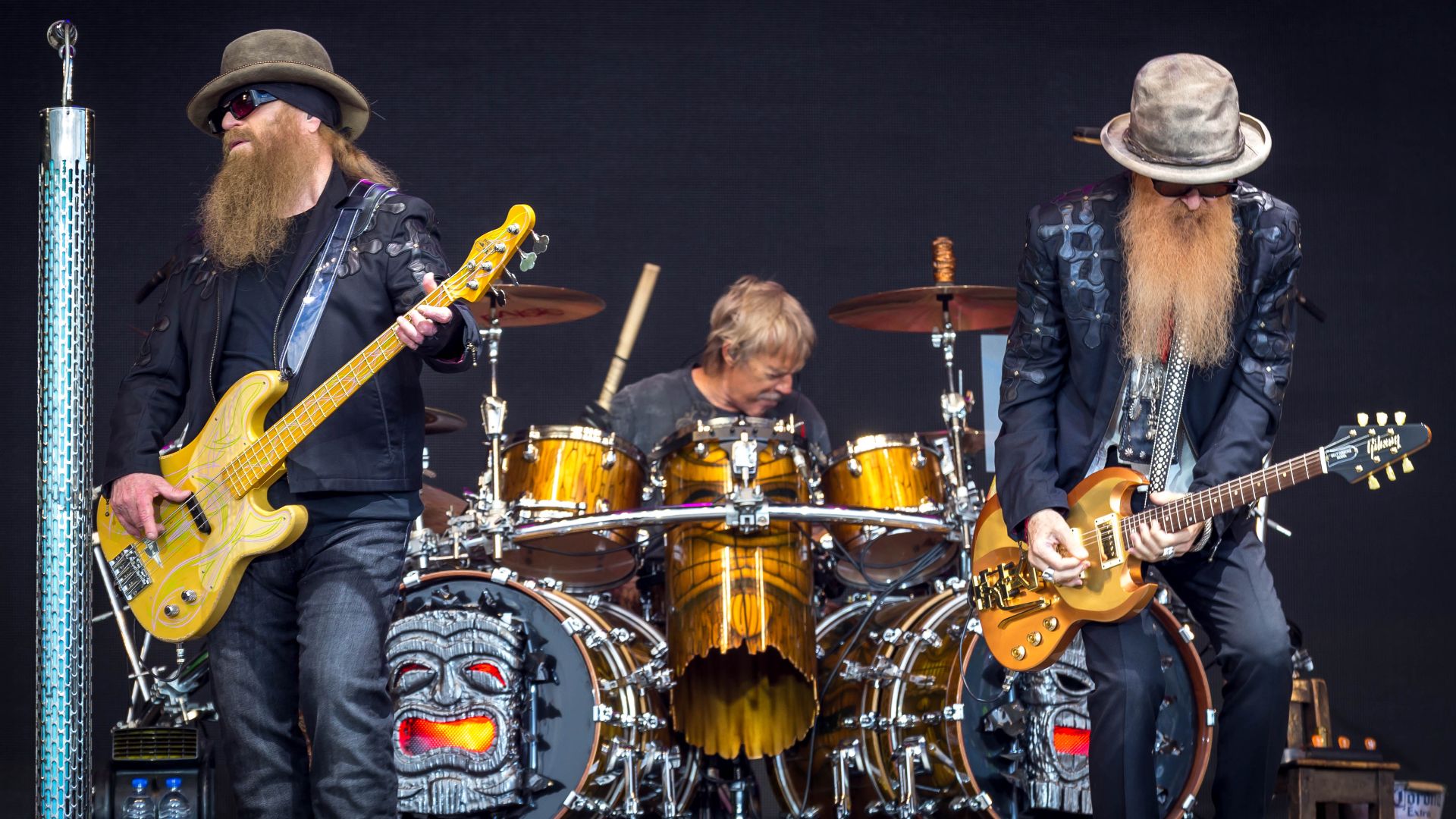 File:ZZ Top on the Pyramid Stage at Glastonbury 2016 IMG 8527 (27374417884).jpg