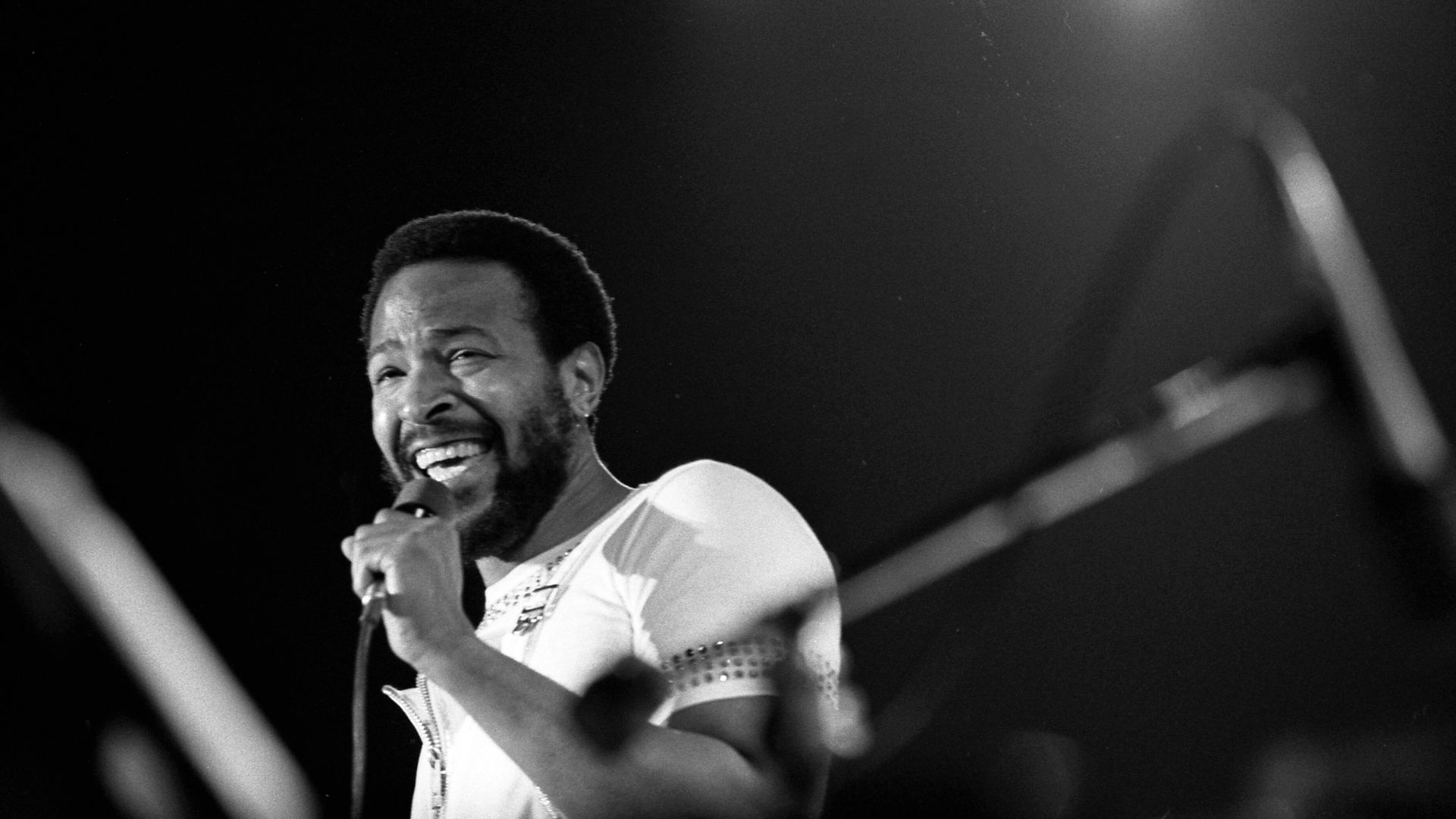 File:Marvin Gaye in concert at the Forum, 1974.jpg