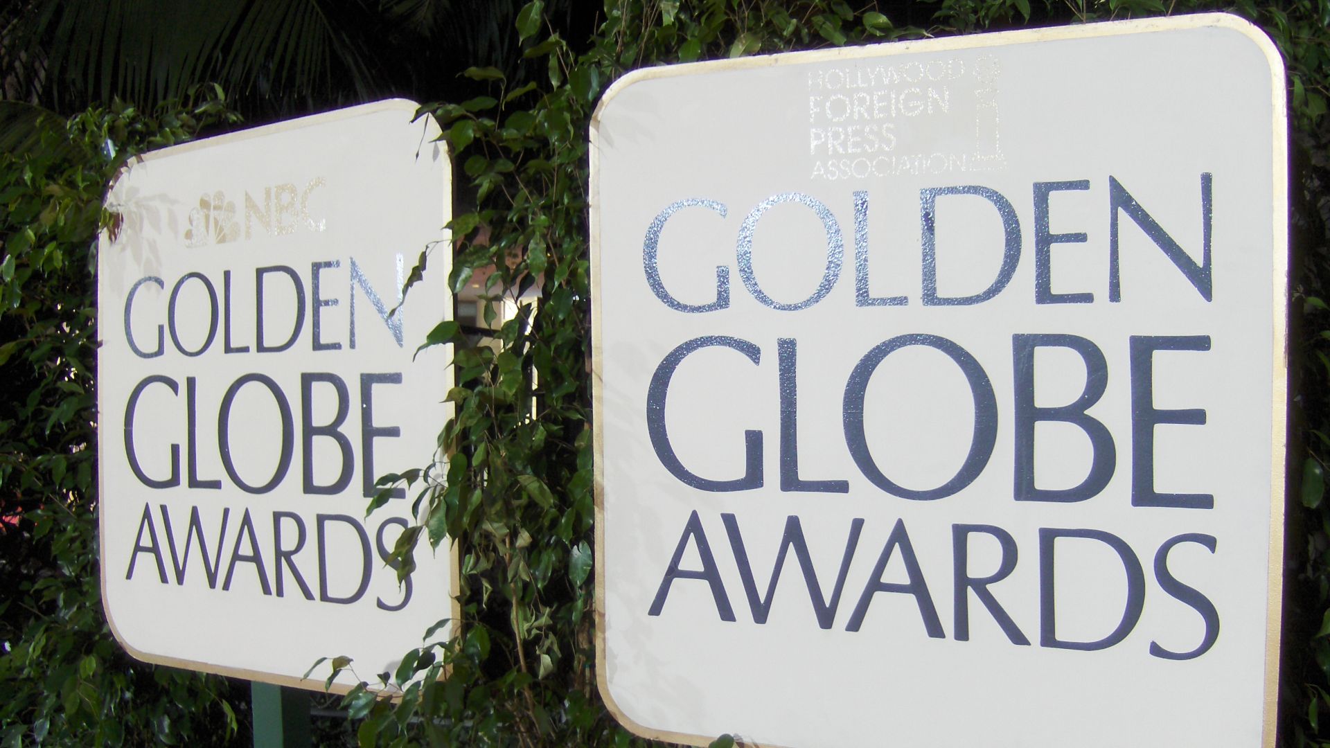 File:Golden Globe Awards signs.jpg