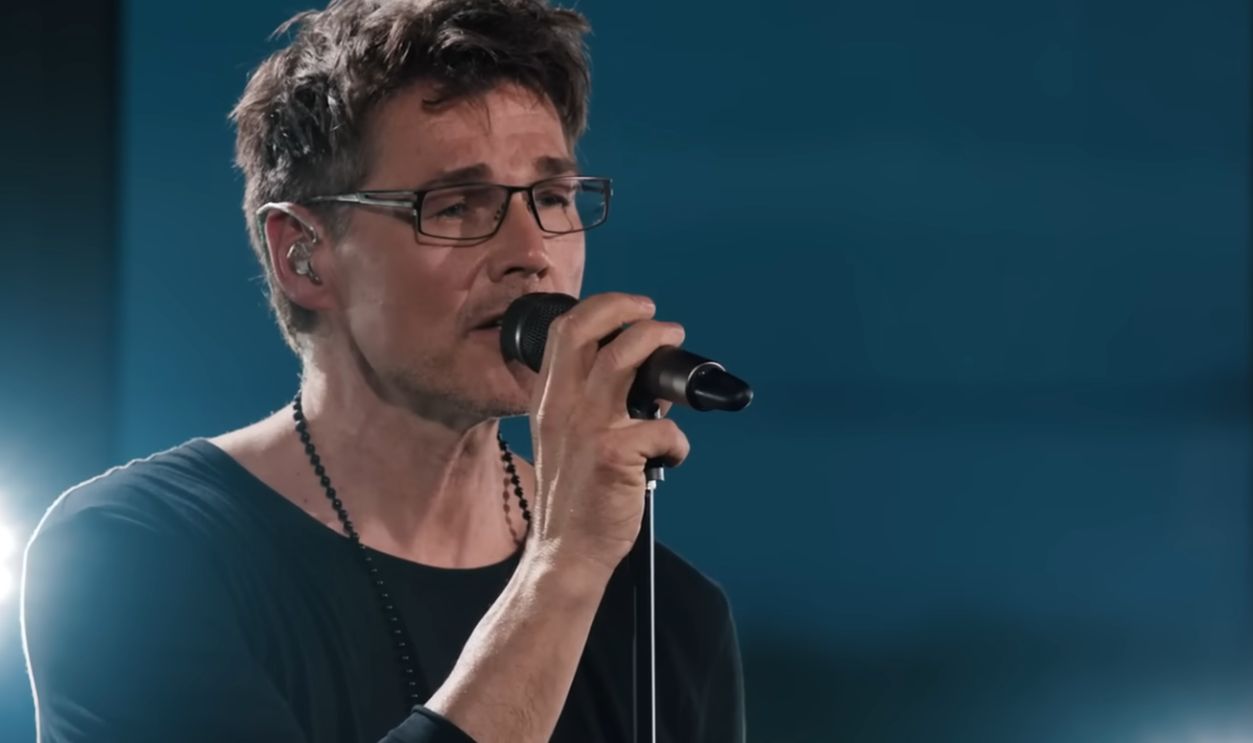  Screenshot from Take On Me (1984)