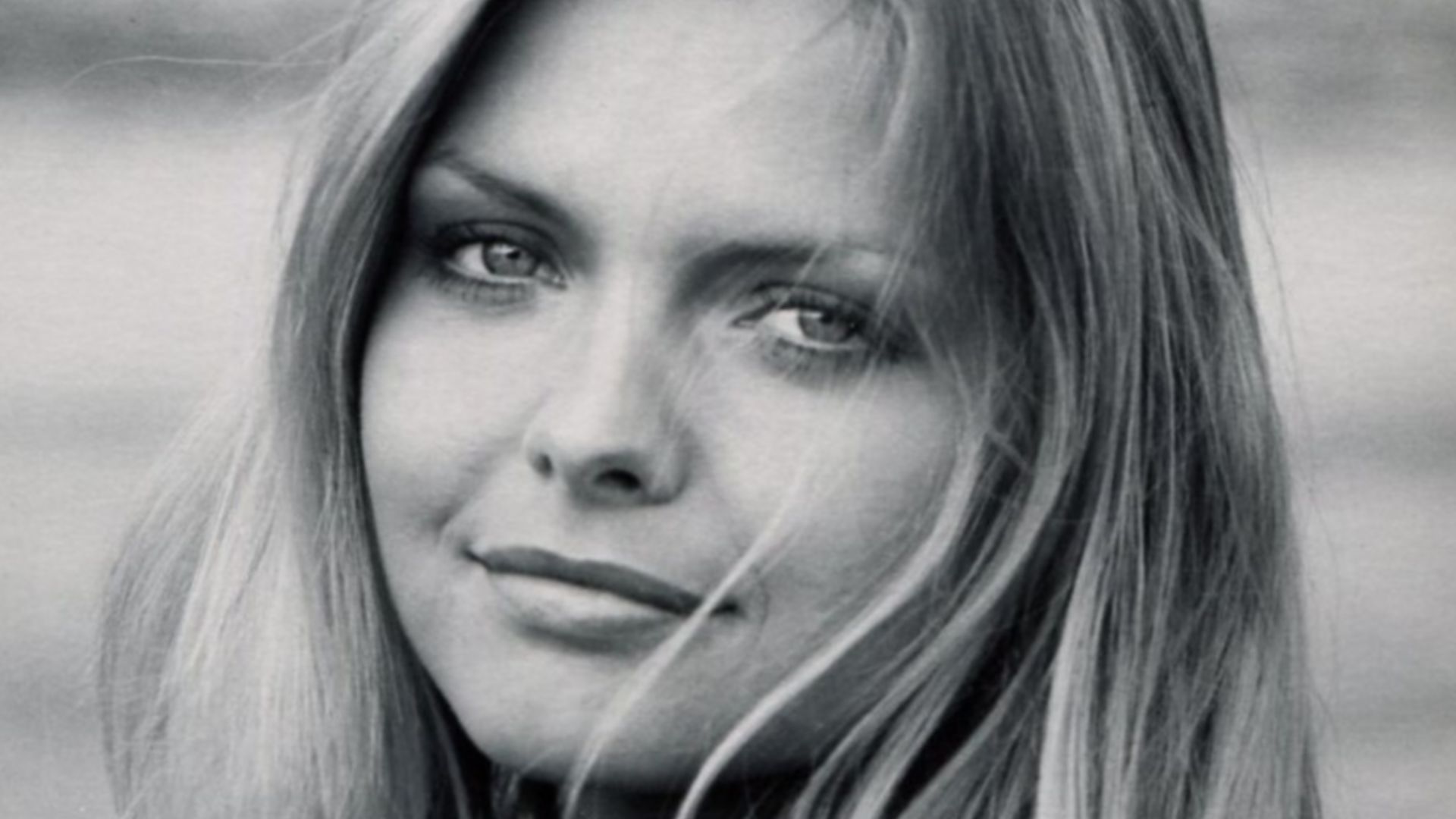 File:Michelle Pfeiffer - Studio Portrait (1979).jpg