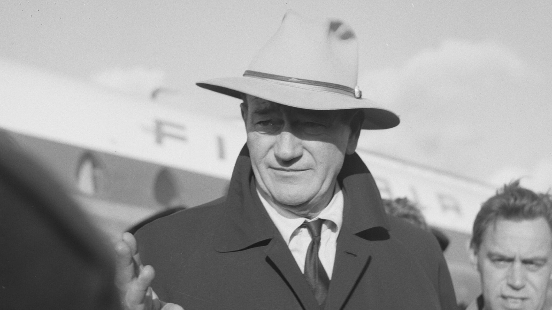 File:Aankomst John Wayne op Schiphol, Bestanddeelnr 911-7934.jpg