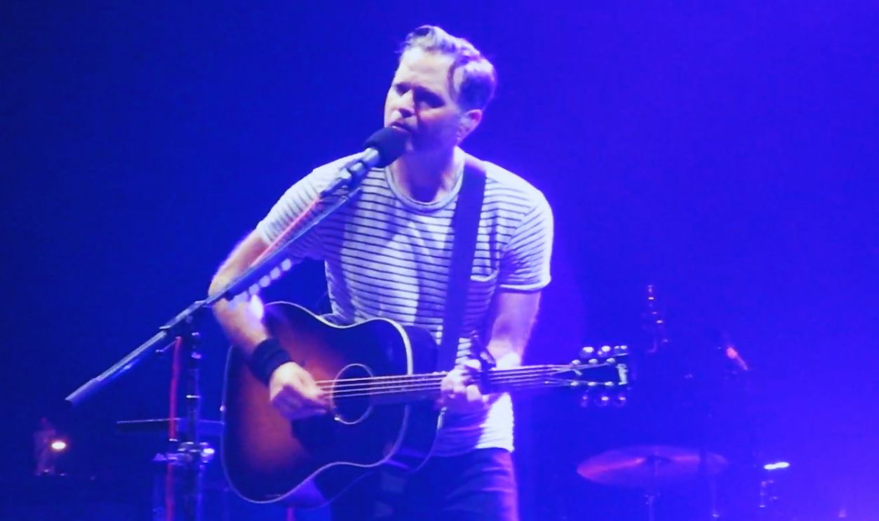 Screenshot from I Will Follow You Into the Dark (2006)