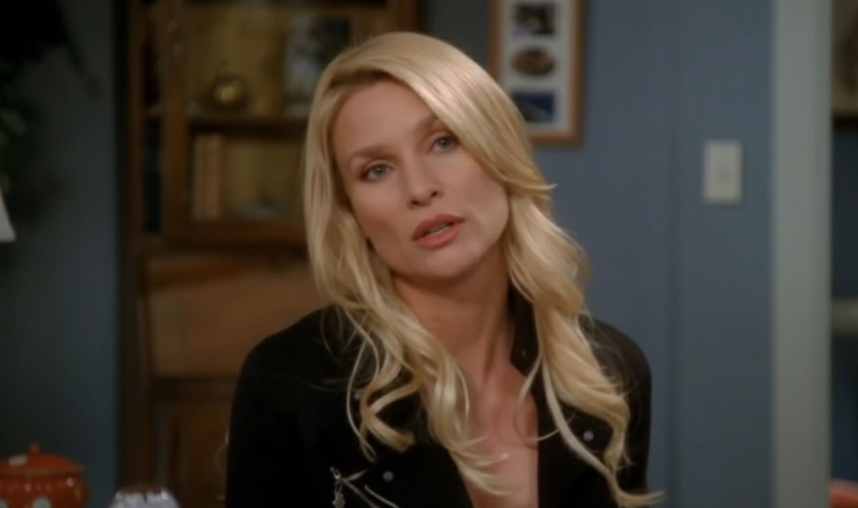 Screenshot from Desperate Housewives (2004)