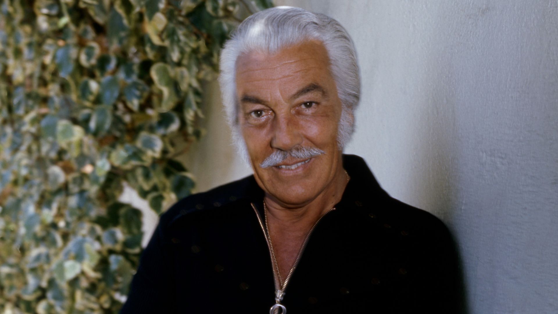 File:Cesar Romero Allan Warren.jpg