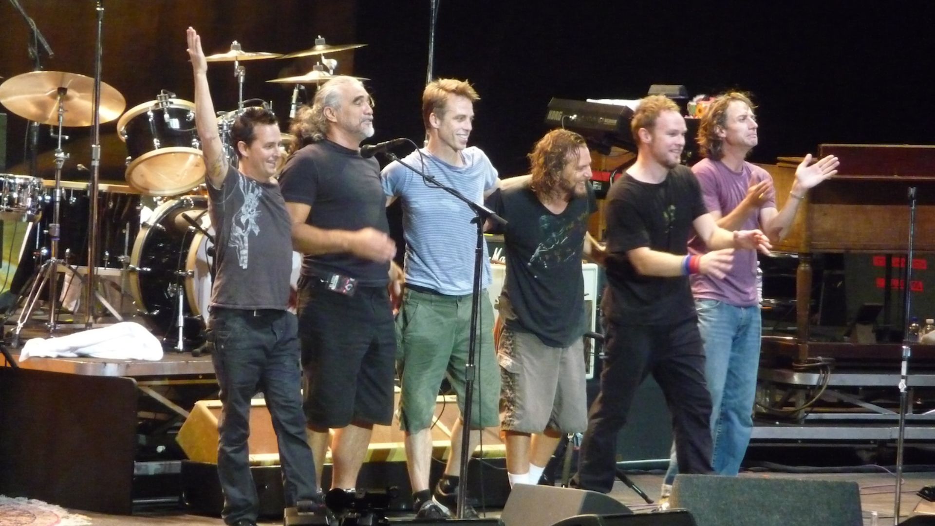 File:Pearl Jam @ O2 - Flickr - p a h (39).jpg