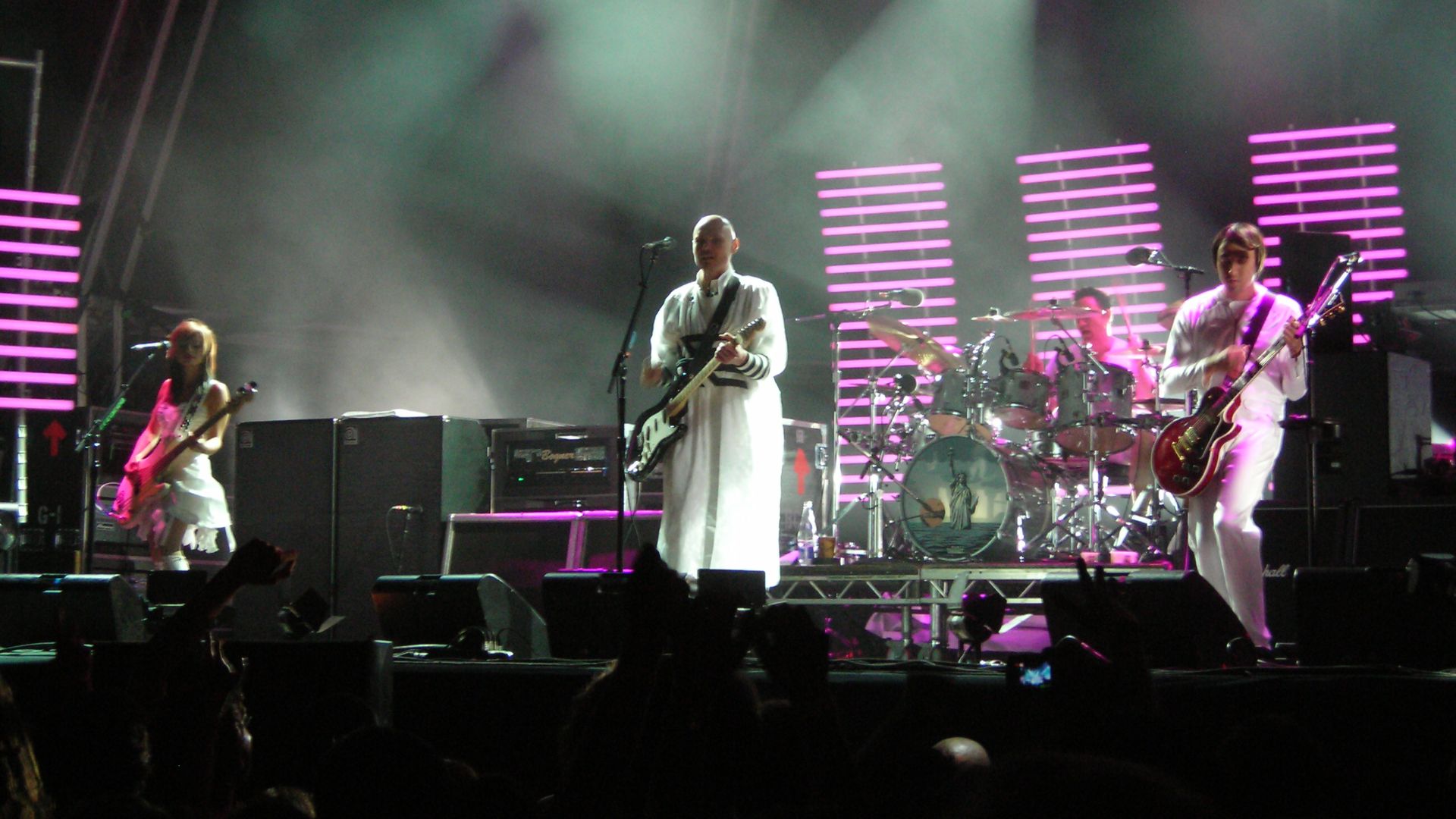 File:Smashing Pumpkins Primavera Sound '07.JPG