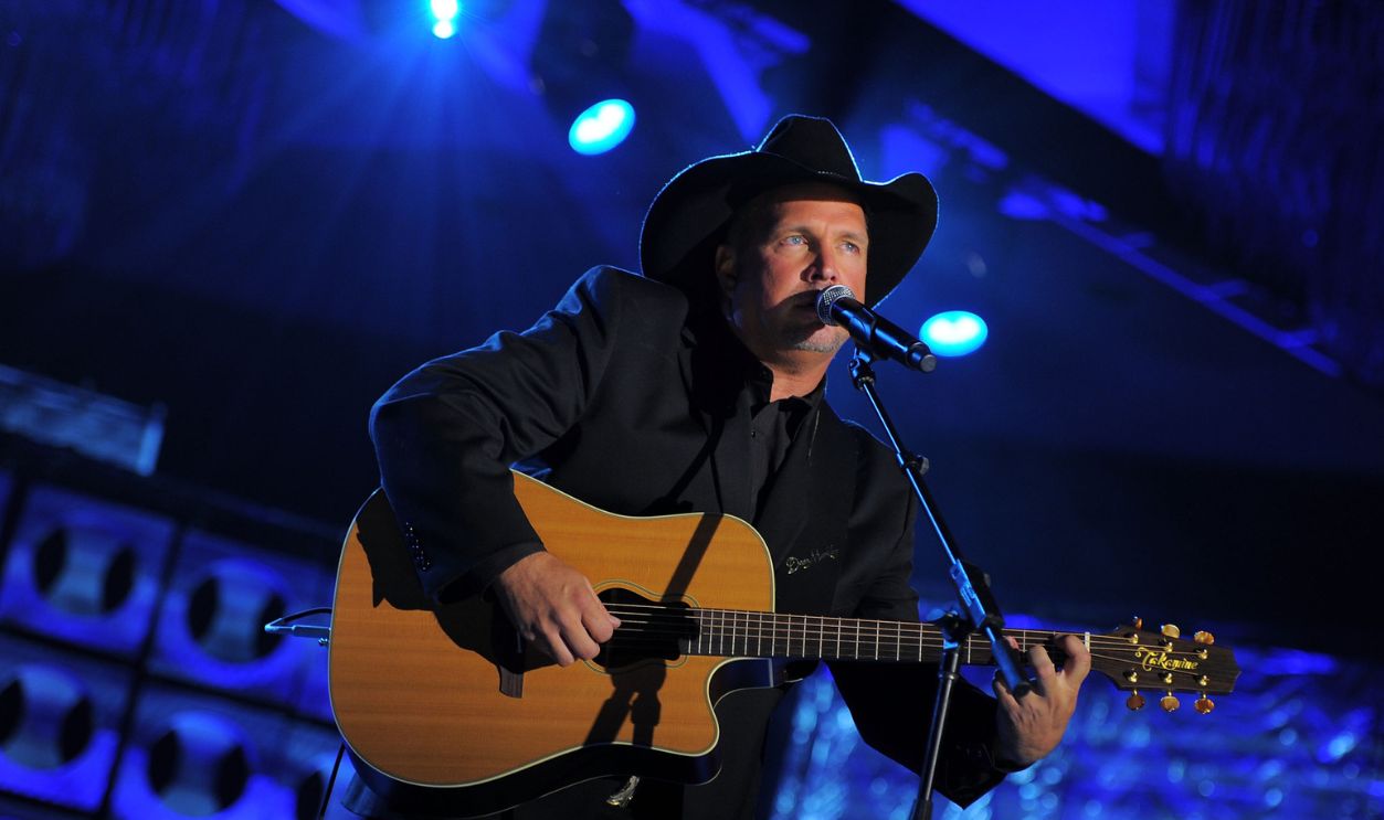  Garth Brooks performs onstage at the Songwriters Hall of Fame 42nd Annual Induction and Awards at The New York Marriott Marquis Hotel - Shubert Alley on June 16, 2011 in New York City. 