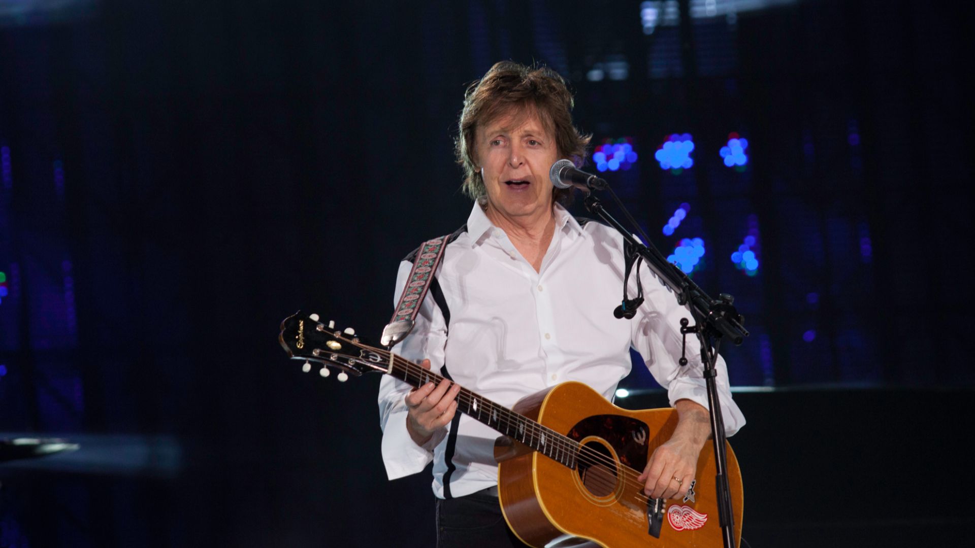 File:Paul McCartney - Out There Concert - 140420-5762-jikatu (13926436996).jpg