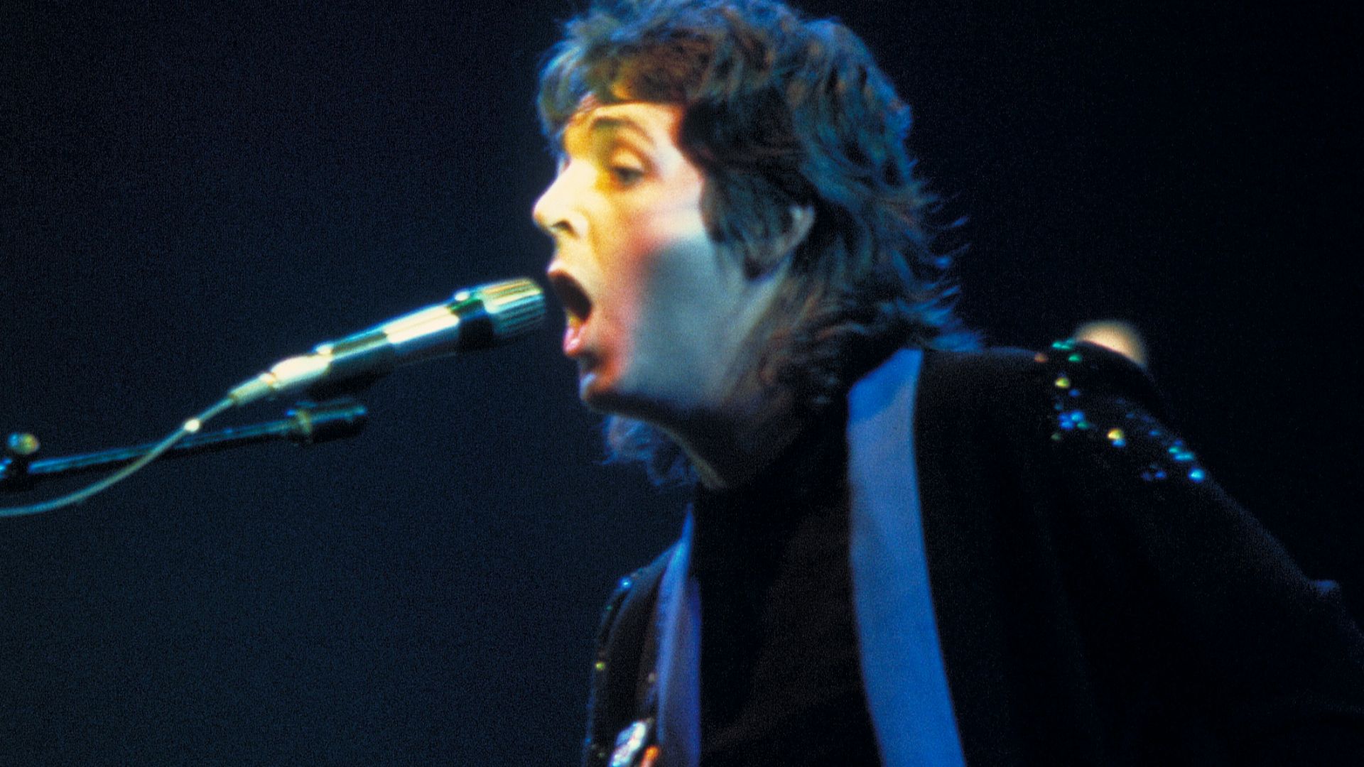 File:Paul McCartney with Jimmy McCulloch - Wings - 1976.jpg