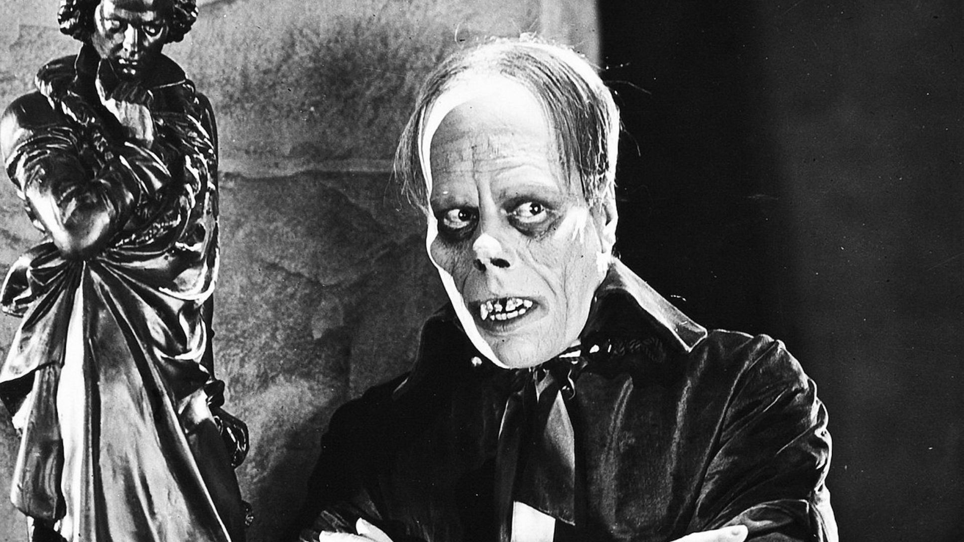 File:Lon Chaney as The Phantom.jpg