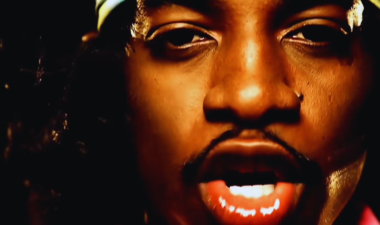 Screenshot from Outkast – B.O.B. (Bombs Over Baghdad) (2000)