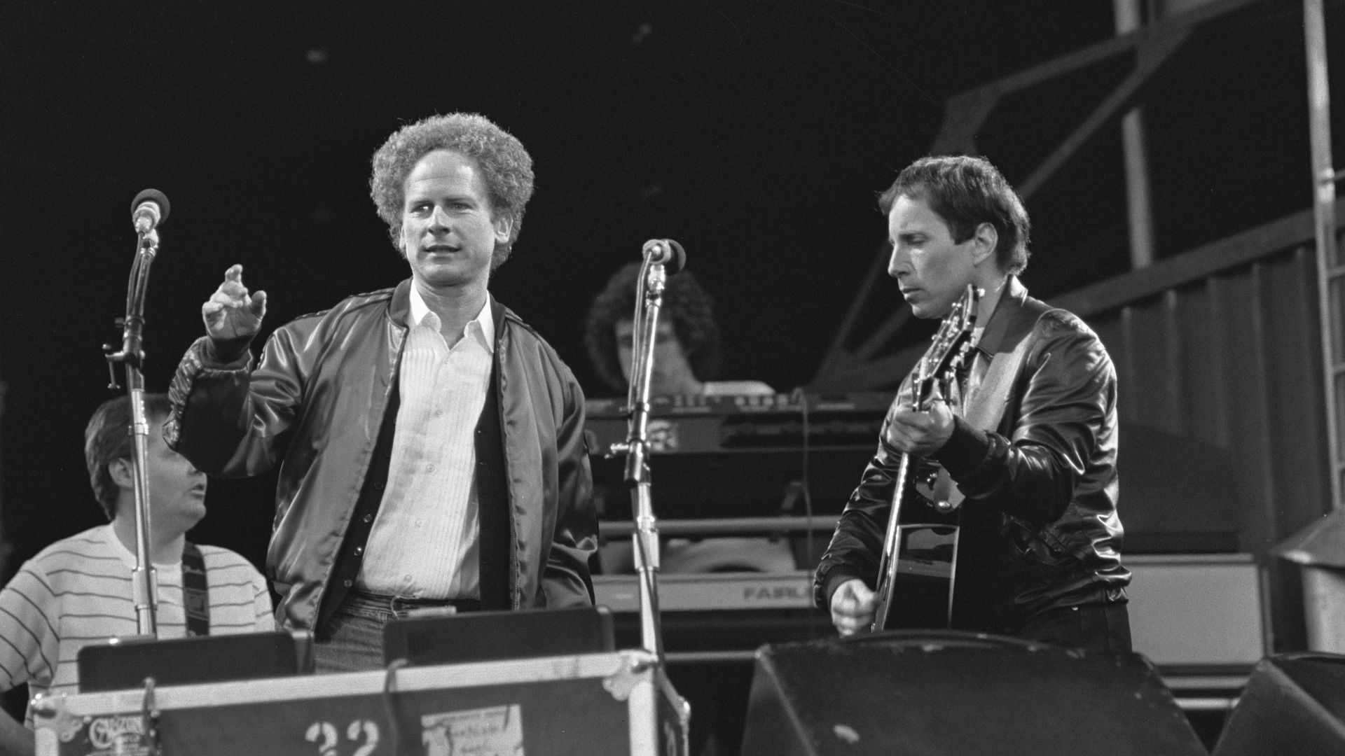 File:Optreden Simon and Garfunkel (links) in Feijenoordstadion, Rotterdam, Bestanddeelnr 932-2090.jpg