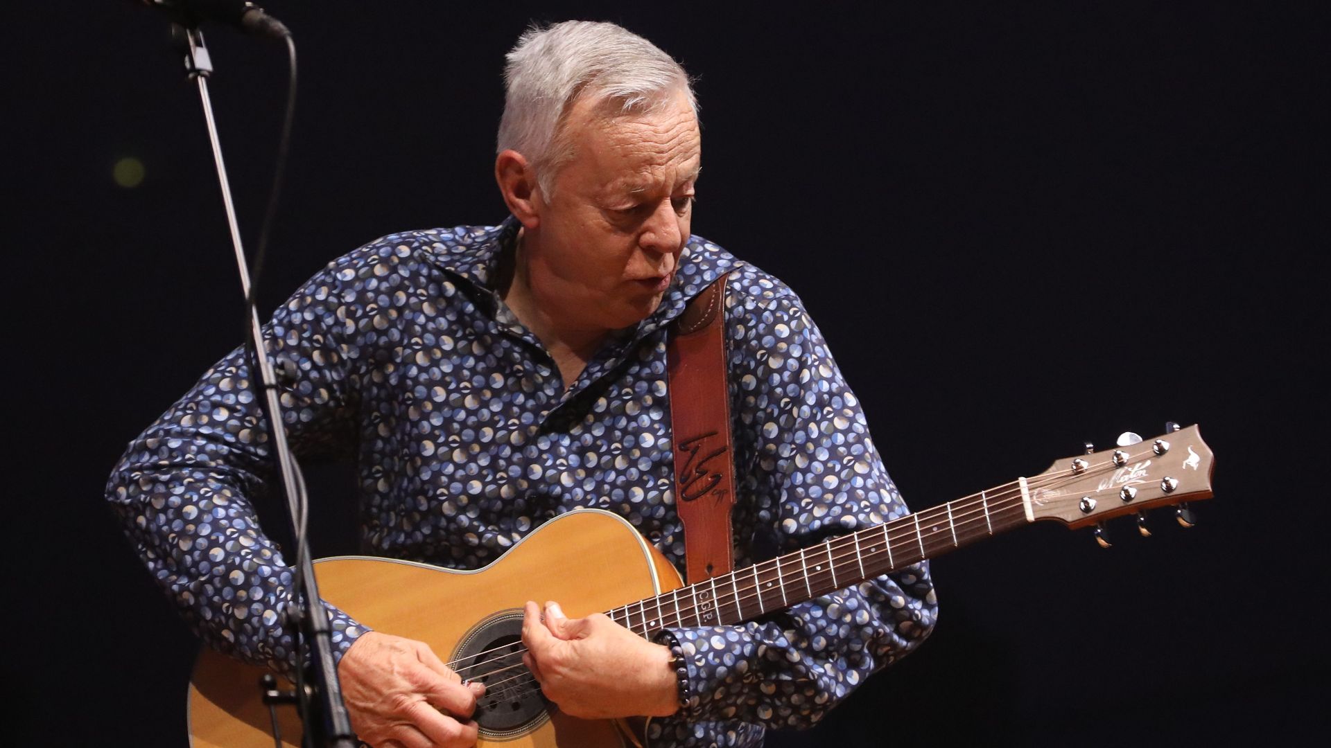 File:2024-09-18 Concert of Tommy Emmanuel and Mike Dawes at UdK Berlin Konzertsaal (Martin Rulsch) 186.jpg