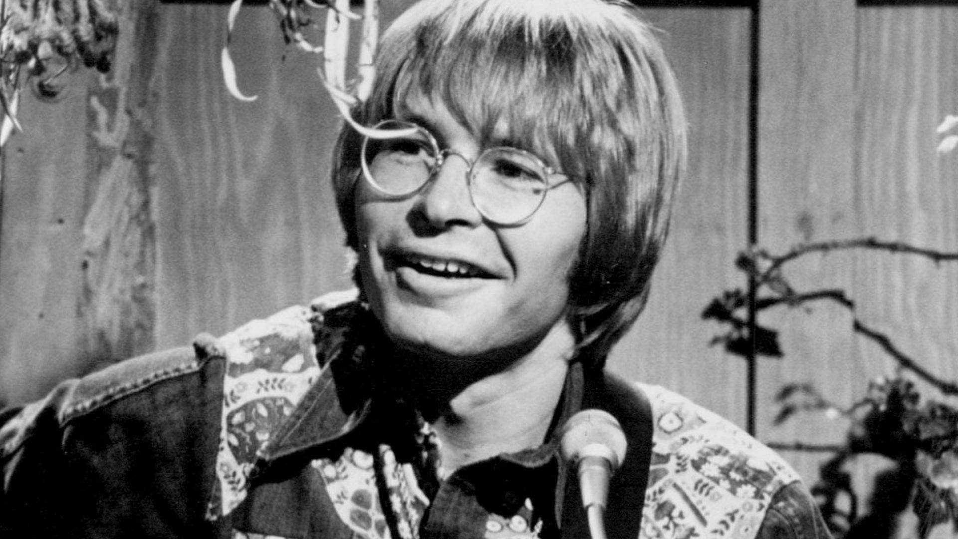 File:John Denver 1975.JPG
