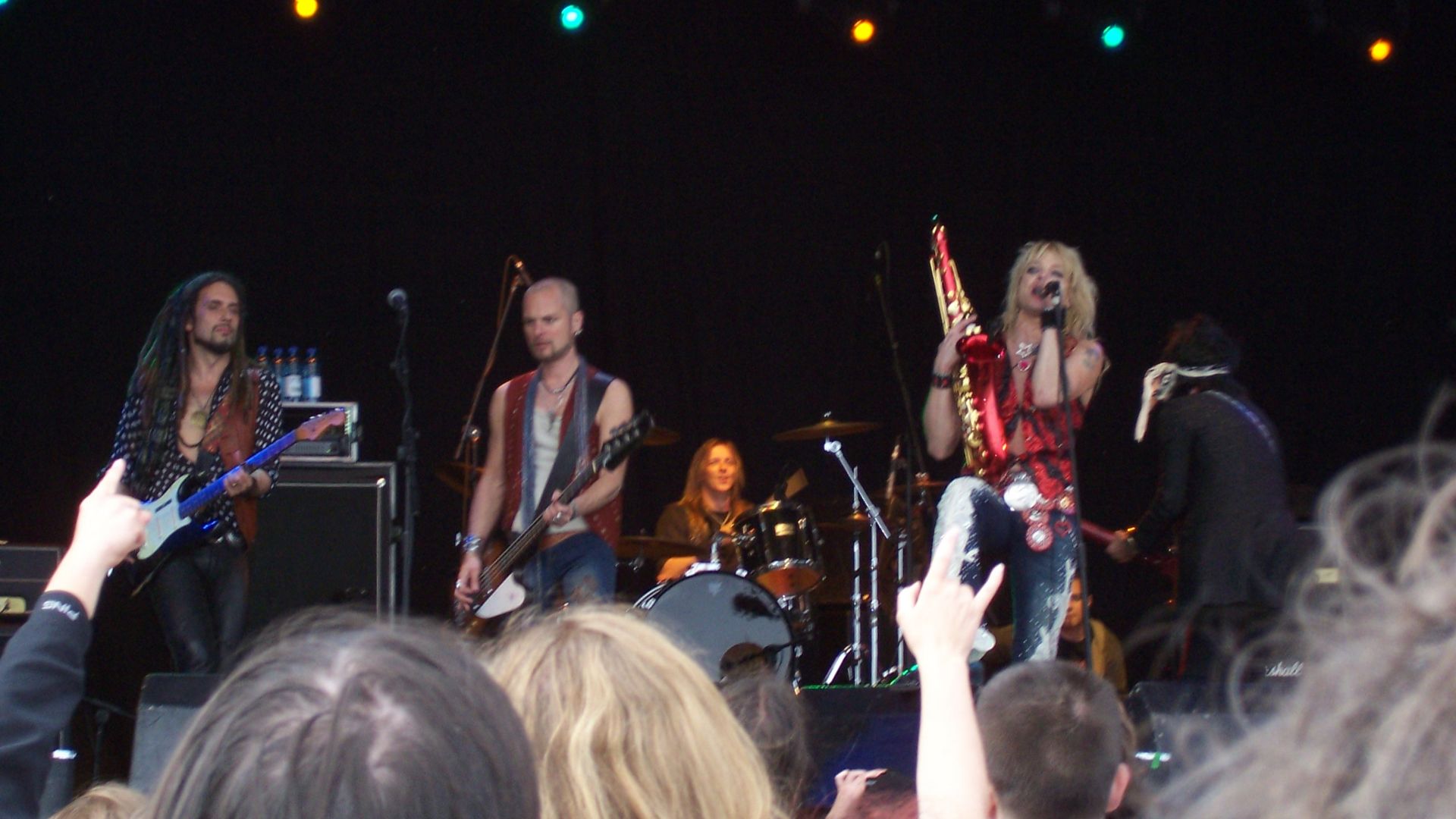 File:Hanoi Rocks performing September 2005.jpg