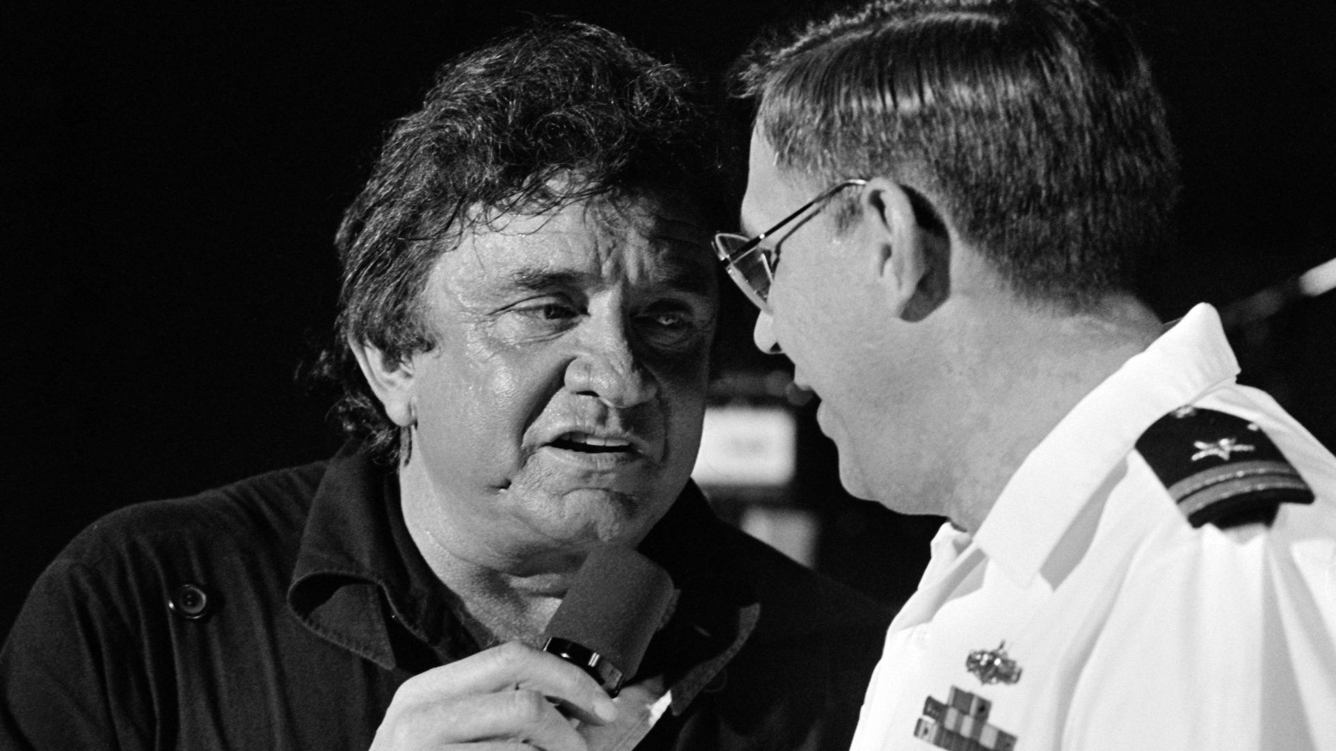 File:Johnny Cash sings a duet with a Navy lieutenant.jpg